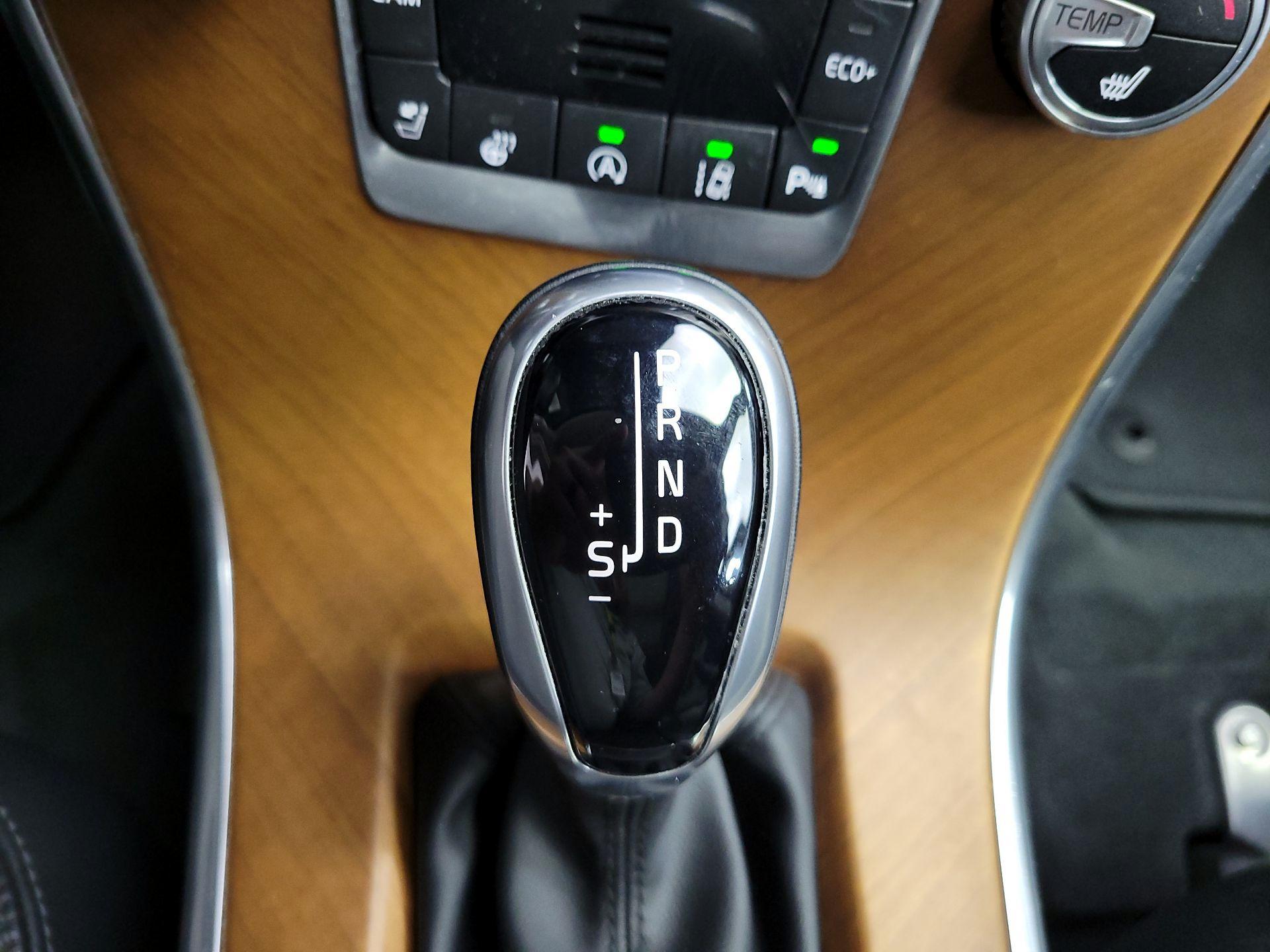 Thumbnail: 2017 Volvo XC60 - 18