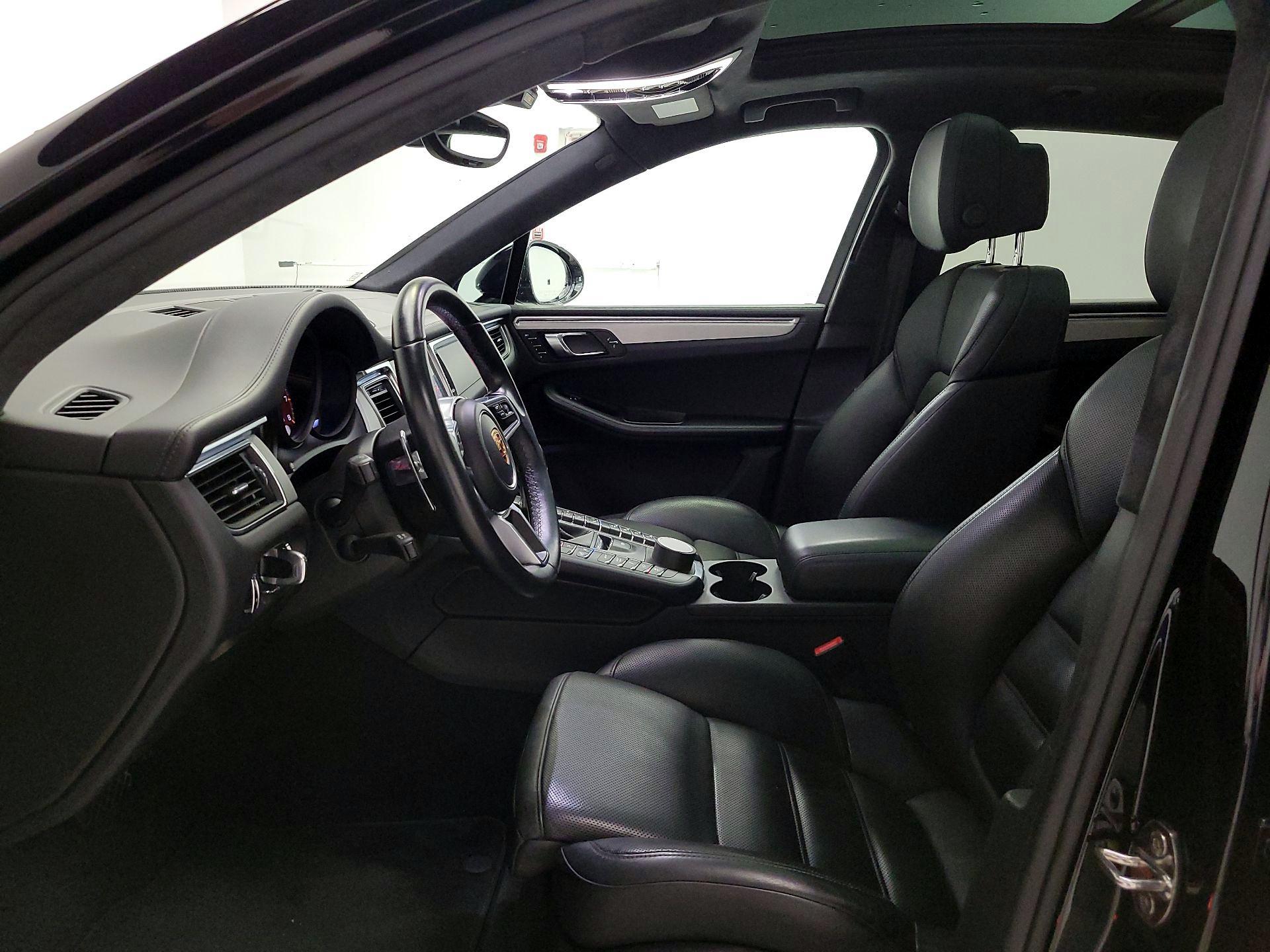 Thumbnail: 2017 Porsche Macan - 11