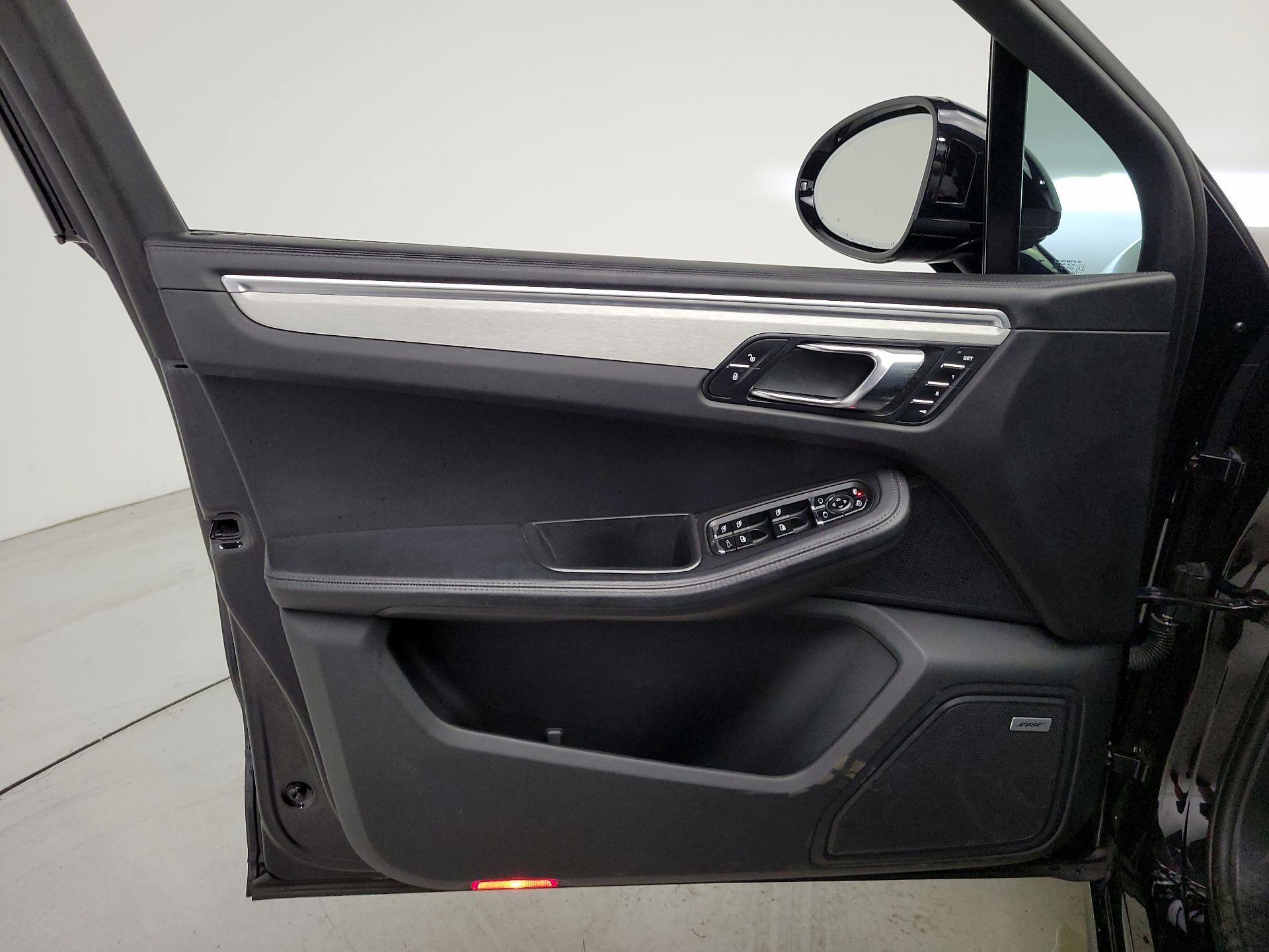 Thumbnail: 2017 Porsche Macan - 12