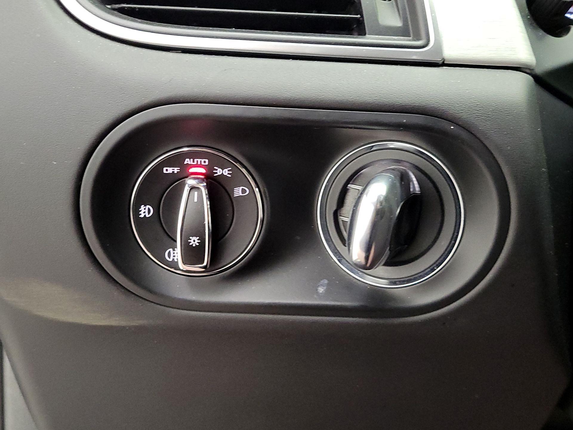 Thumbnail: 2017 Porsche Macan - 13