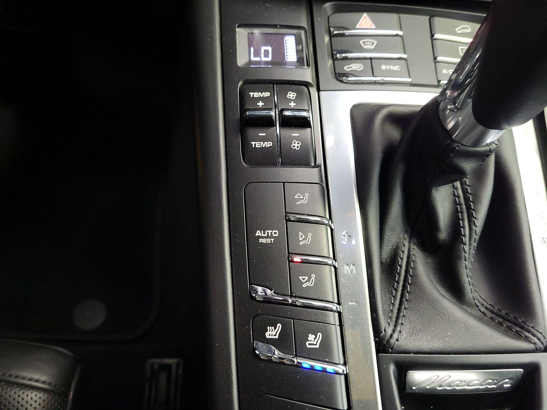 Thumbnail: 2017 Porsche Macan - 17