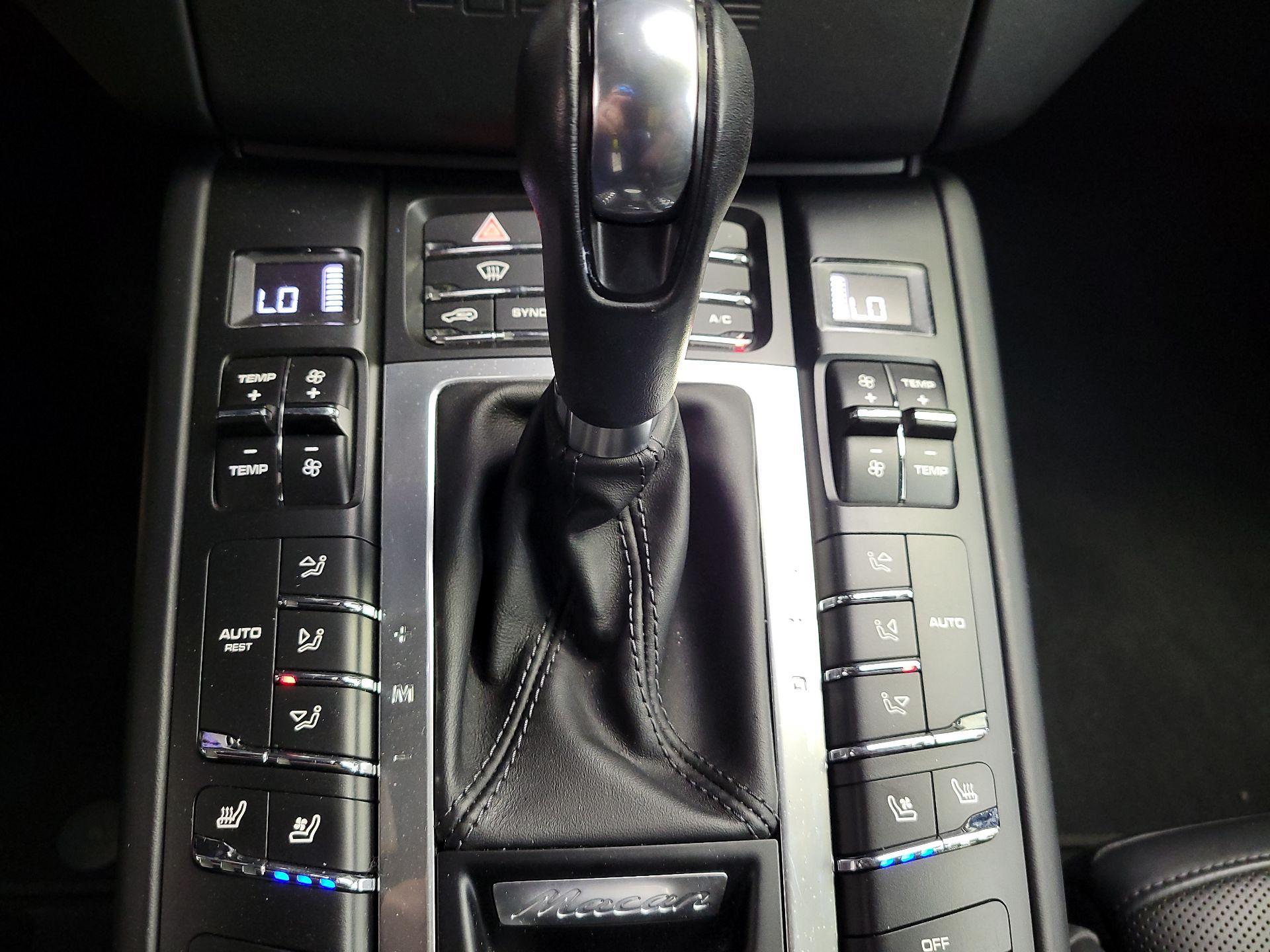 Thumbnail: 2017 Porsche Macan - 18