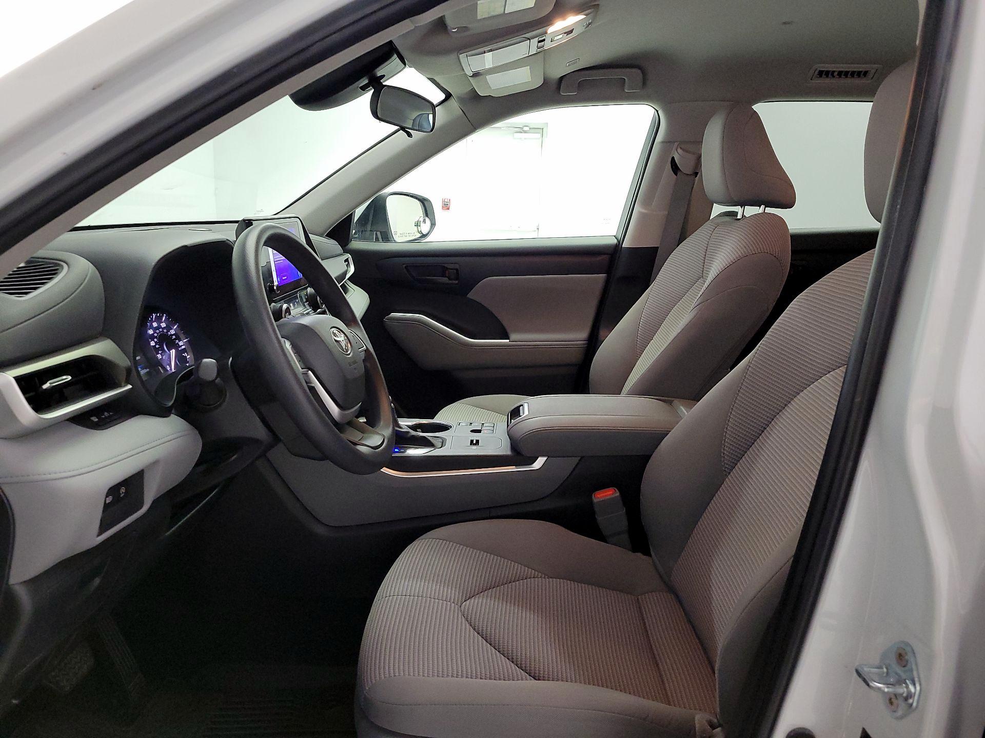 Thumbnail: 2023 Toyota Highlander - 11