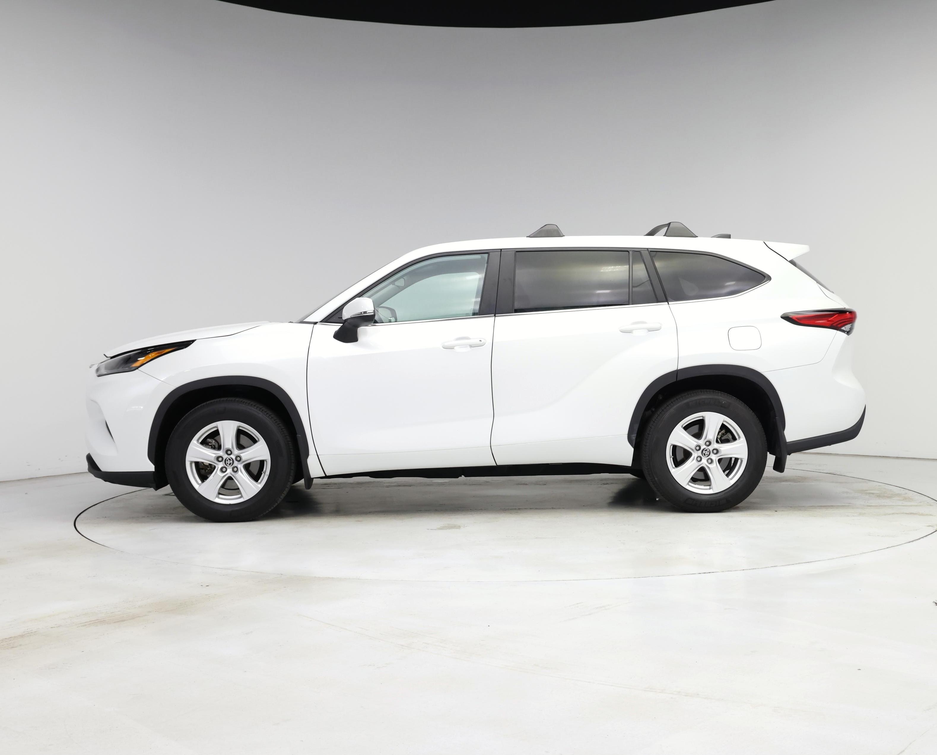 Thumbnail: 2023 Toyota Highlander - 3