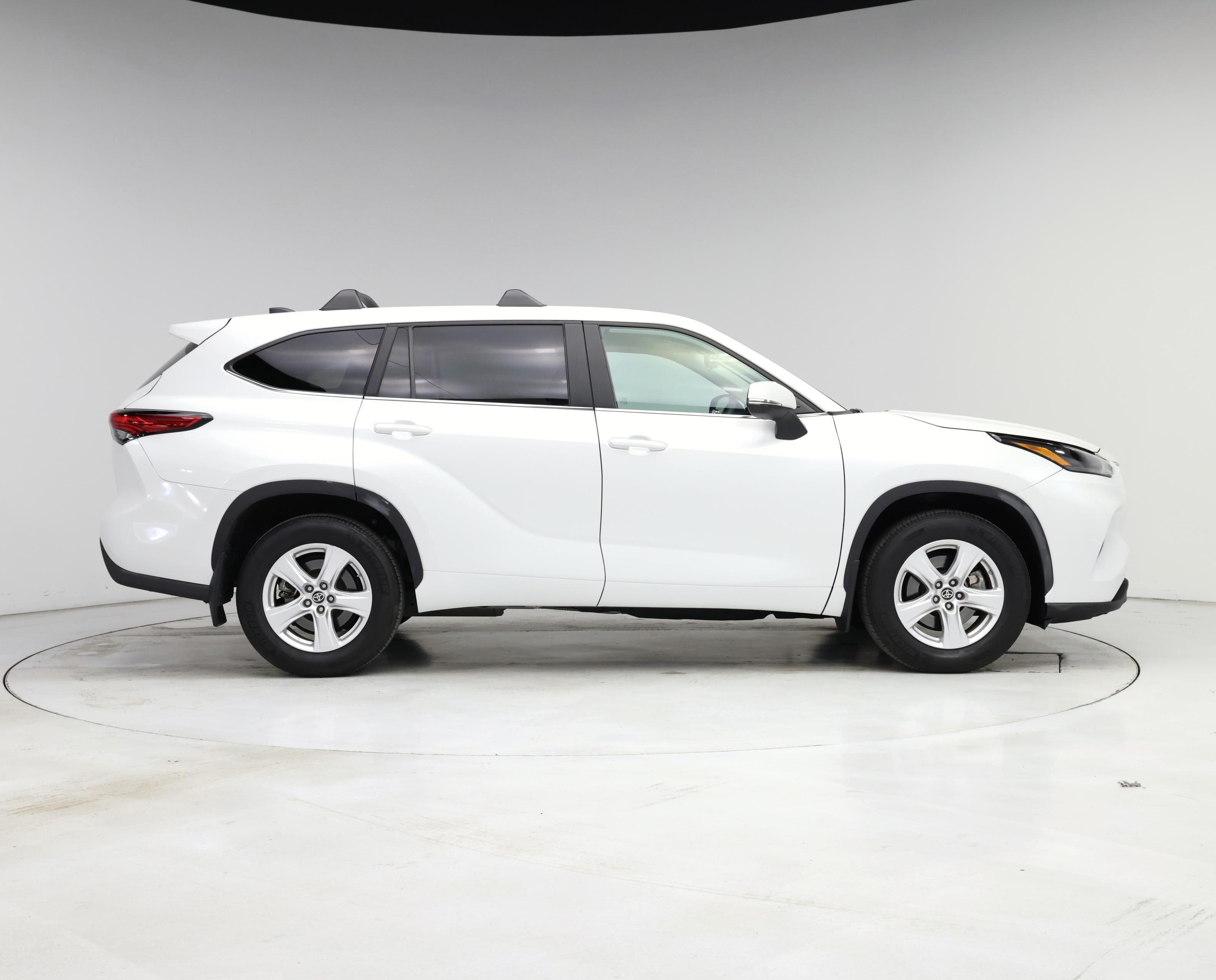 Thumbnail: 2023 Toyota Highlander - 7