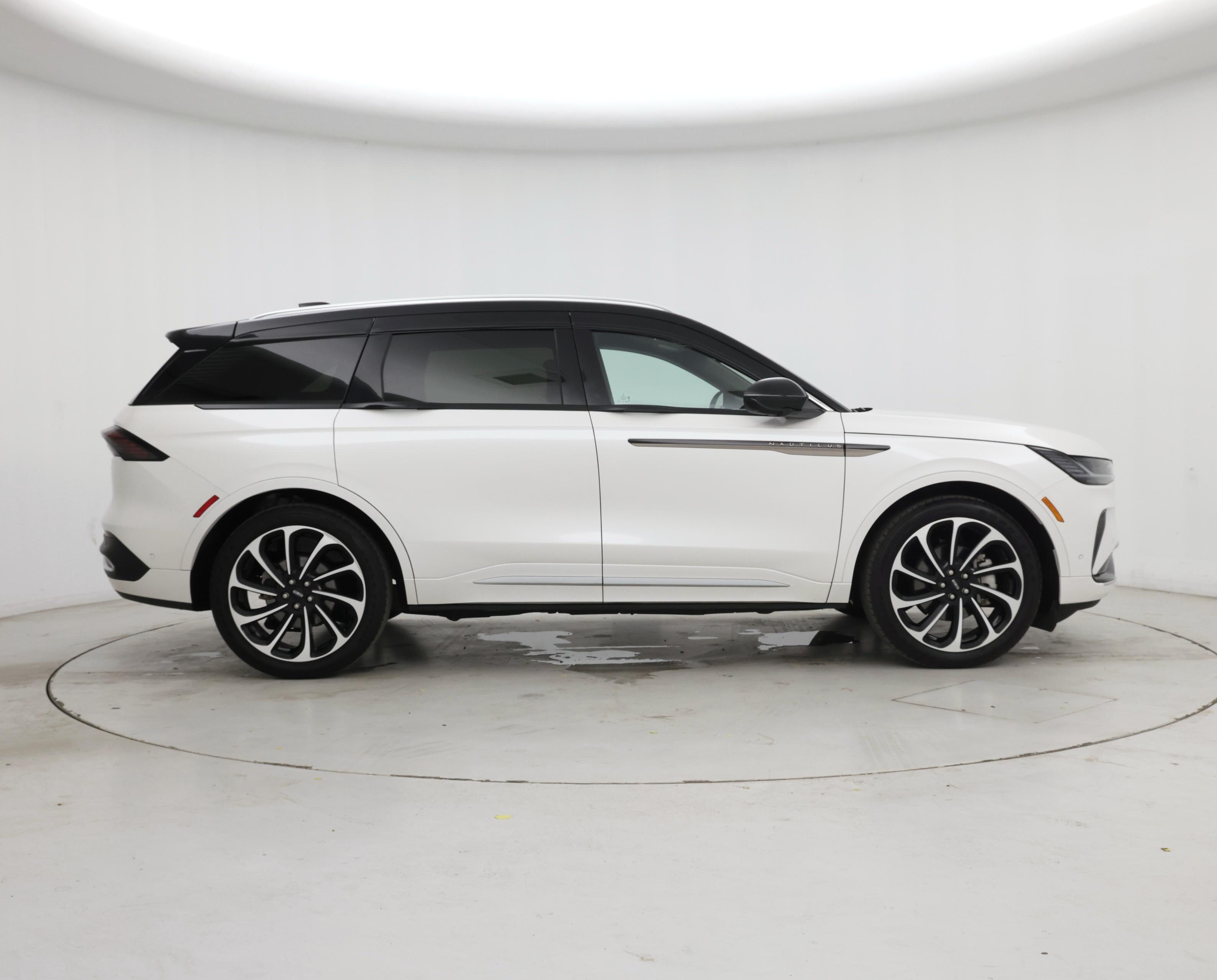 Thumbnail: 2024 Lincoln Nautilus - 7