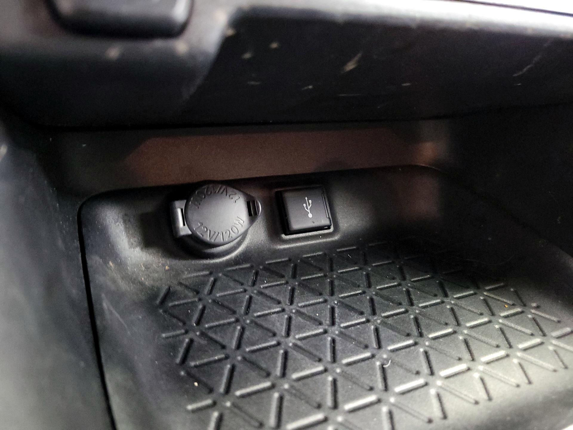 Thumbnail: 2021 Toyota RAV4 - 18