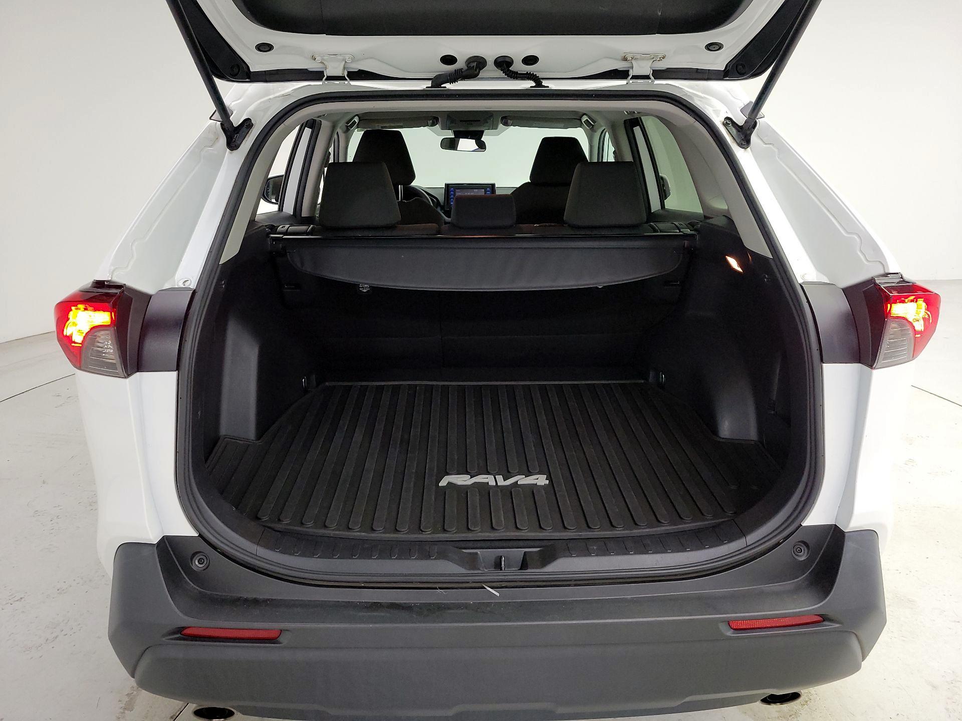 Thumbnail: 2021 Toyota RAV4 - 20