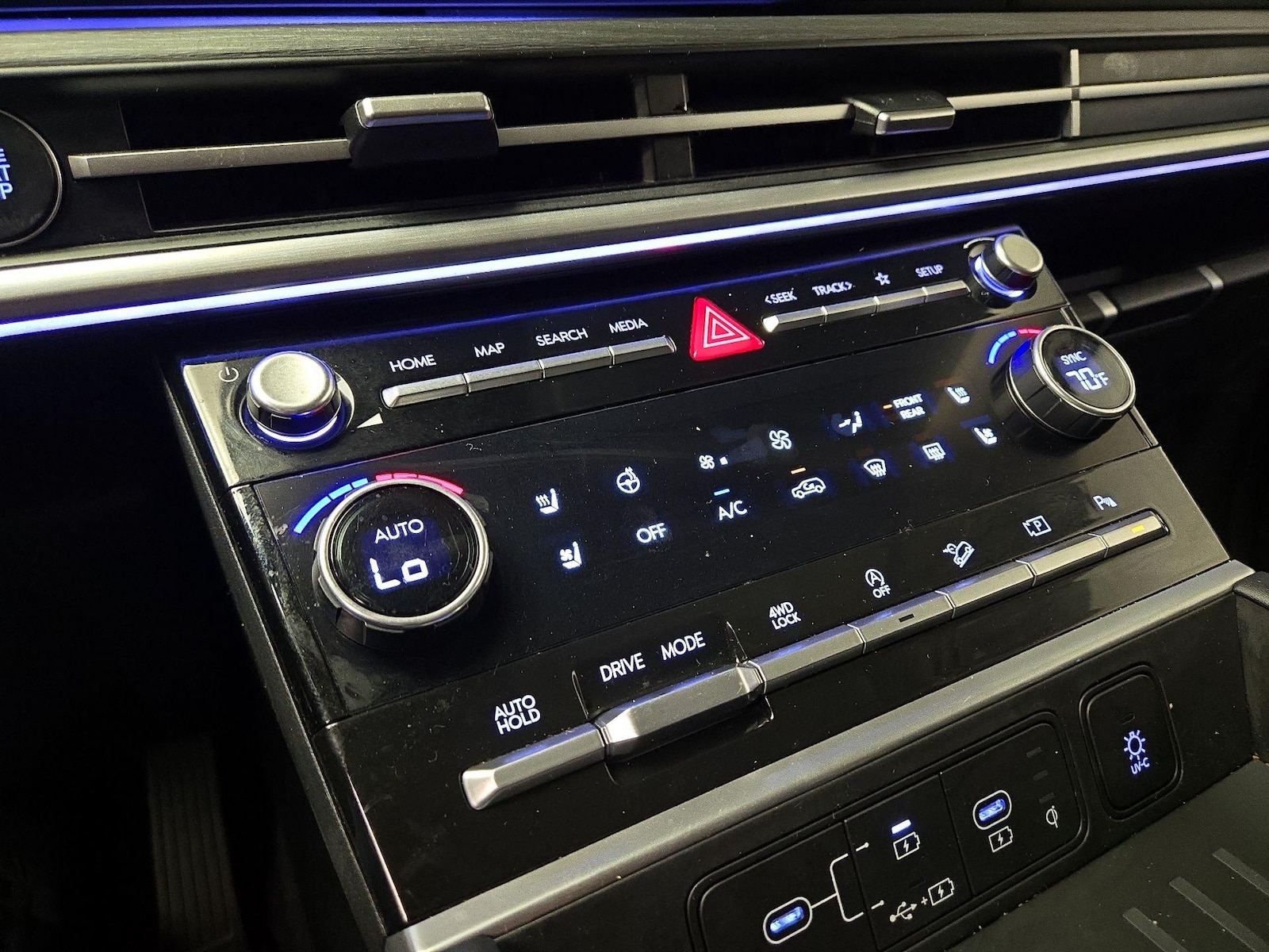 2024 Hyundai Santa Fe Limited - Photo 18