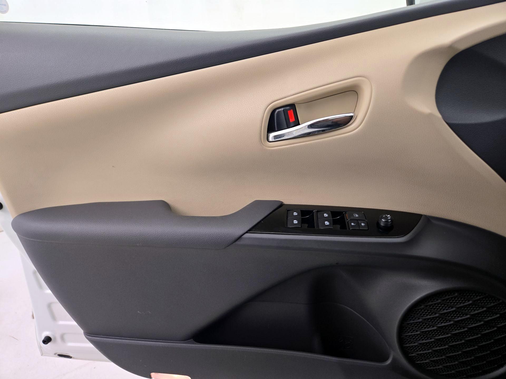 Thumbnail: 2018 Toyota Prius - 12