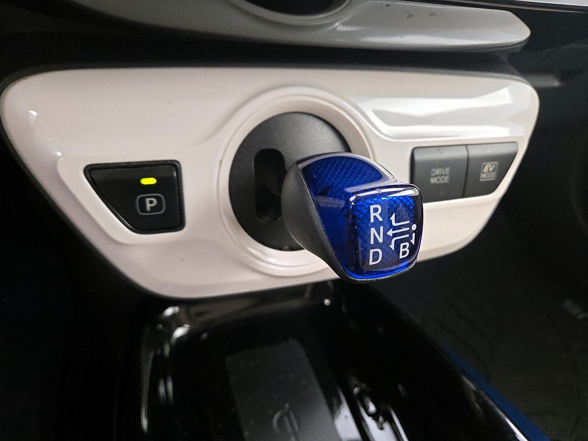 Thumbnail: 2018 Toyota Prius - 17