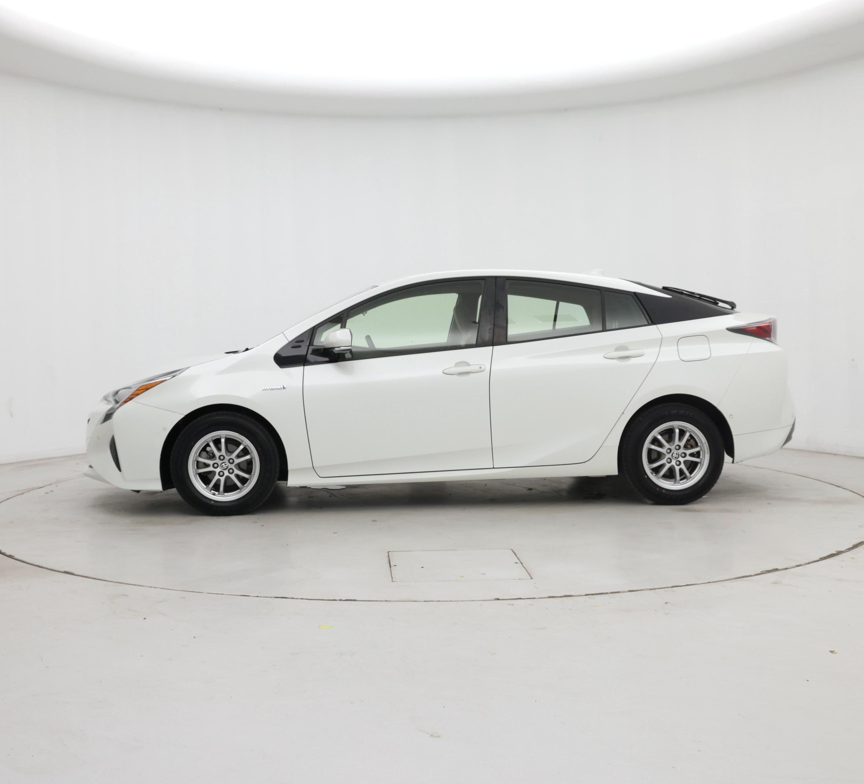 Thumbnail: 2018 Toyota Prius - 3