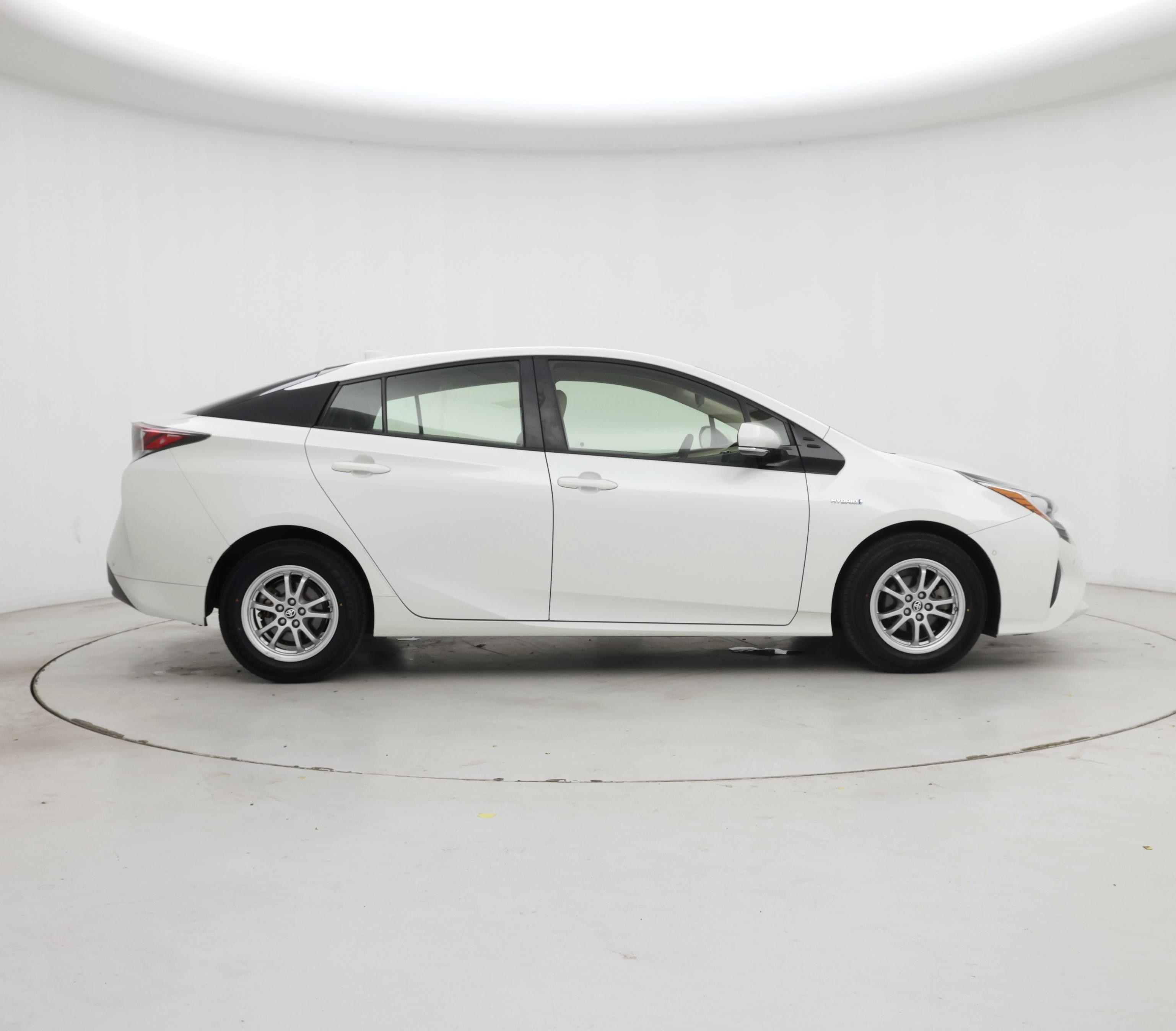 Thumbnail: 2018 Toyota Prius - 7