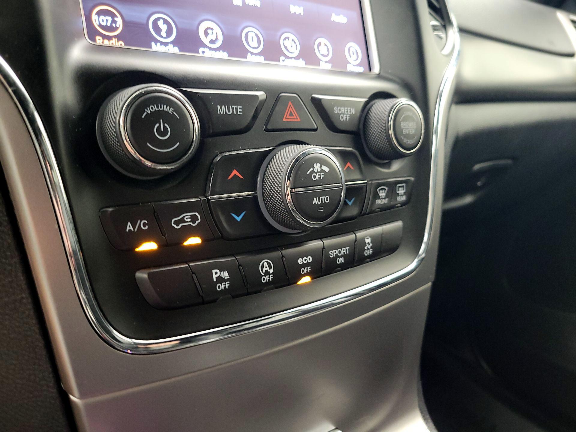 Thumbnail: 2018 Jeep Grand Cherokee - 17