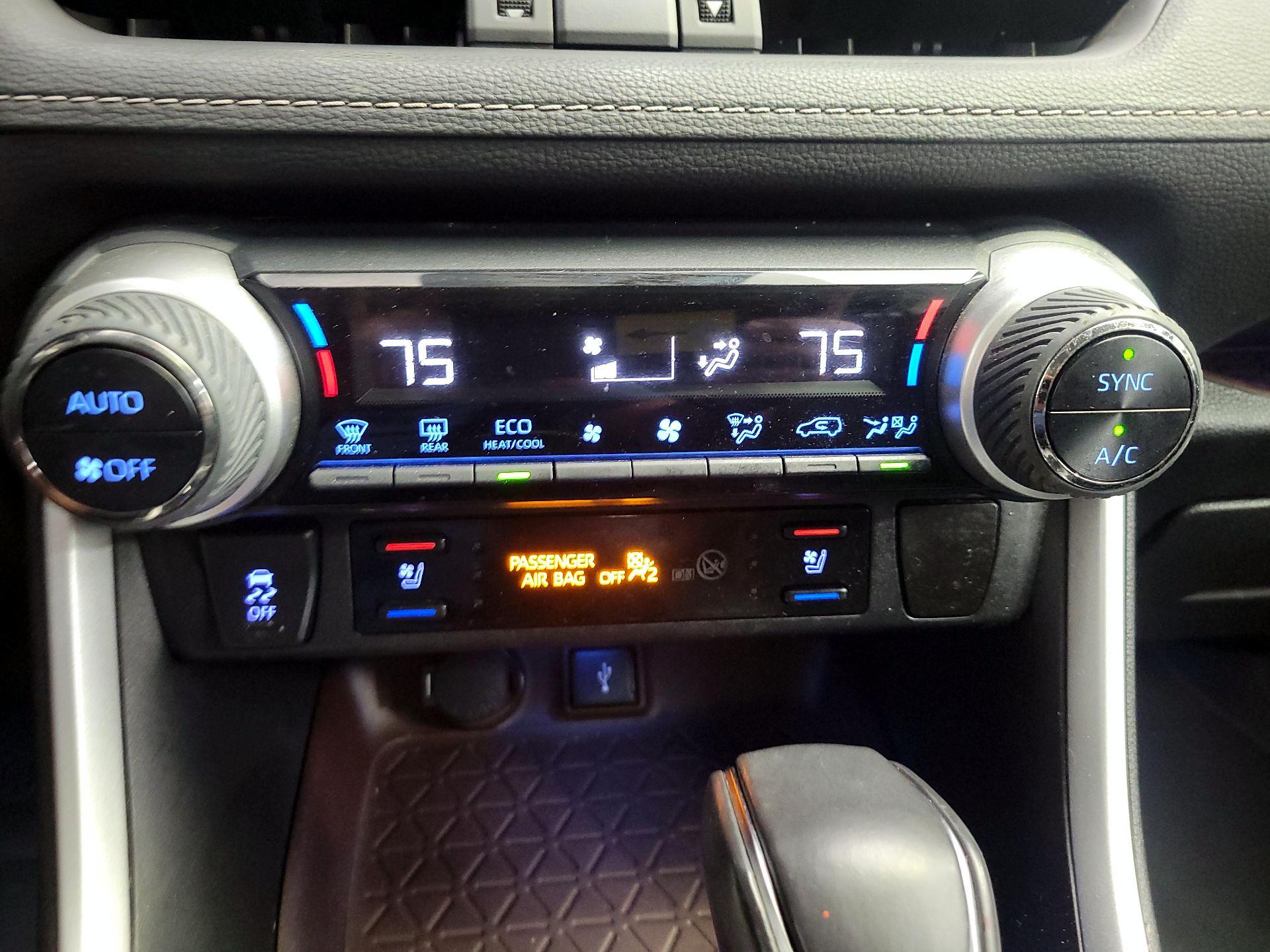 Thumbnail: 2021 Toyota RAV4 - 17