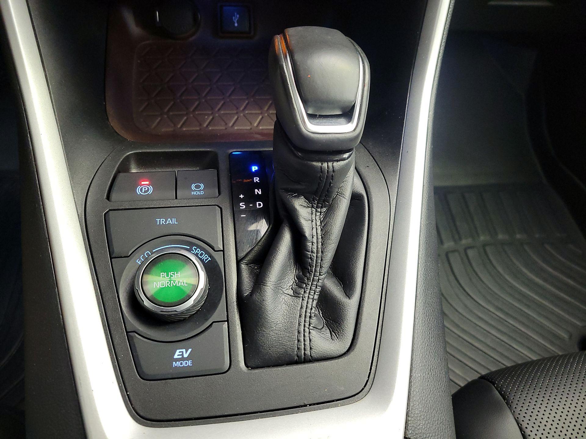 Thumbnail: 2021 Toyota RAV4 - 18