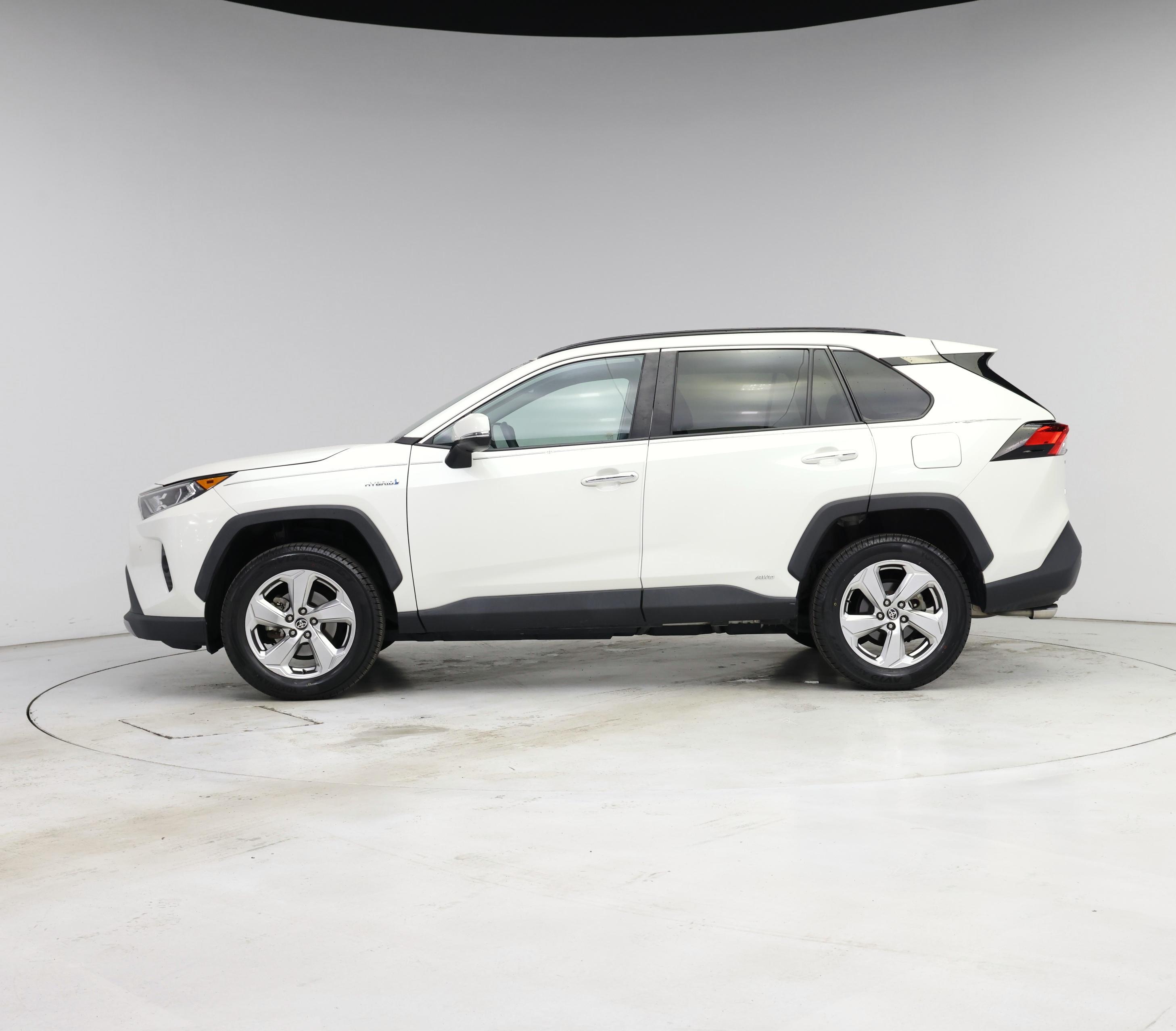 Thumbnail: 2021 Toyota RAV4 - 3