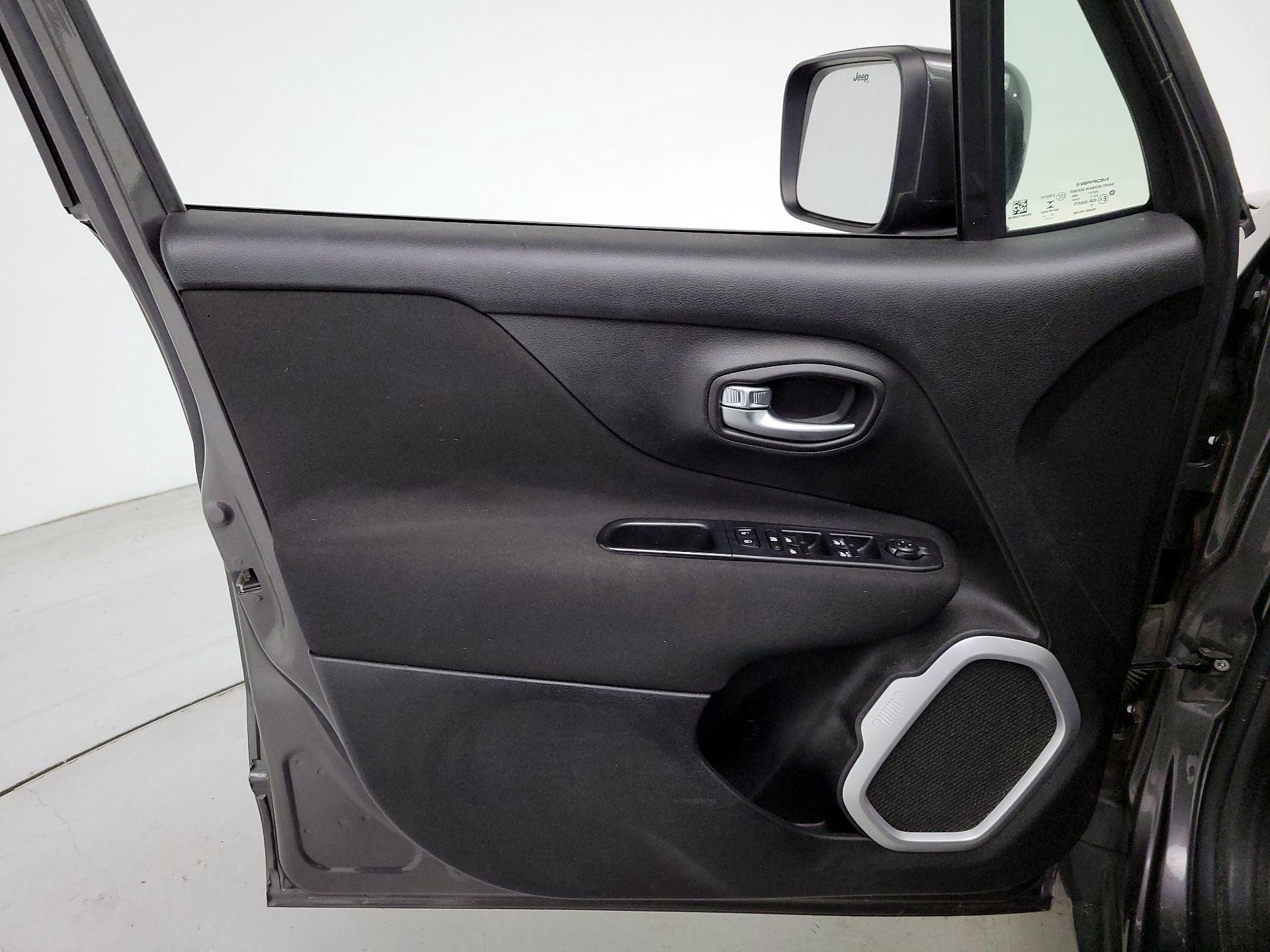 Thumbnail: 2018 Jeep Renegade - 12