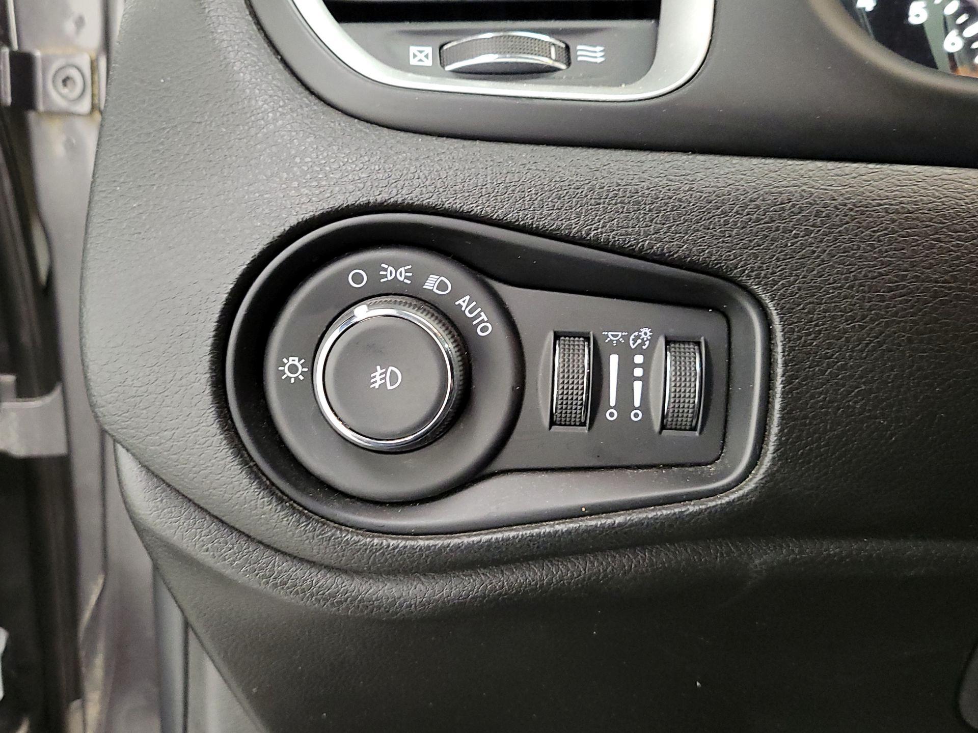 Thumbnail: 2018 Jeep Renegade - 13