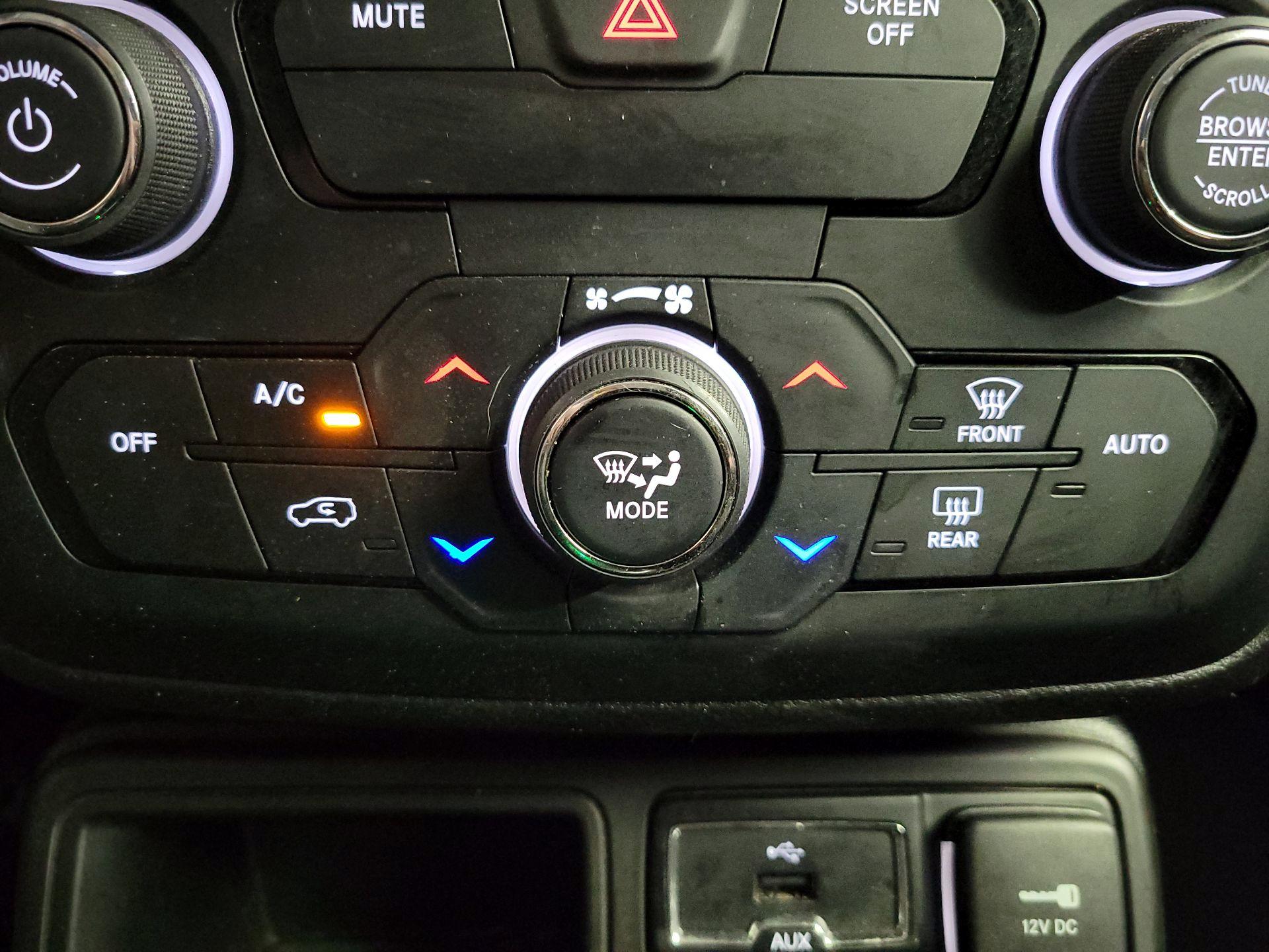 Thumbnail: 2018 Jeep Renegade - 16