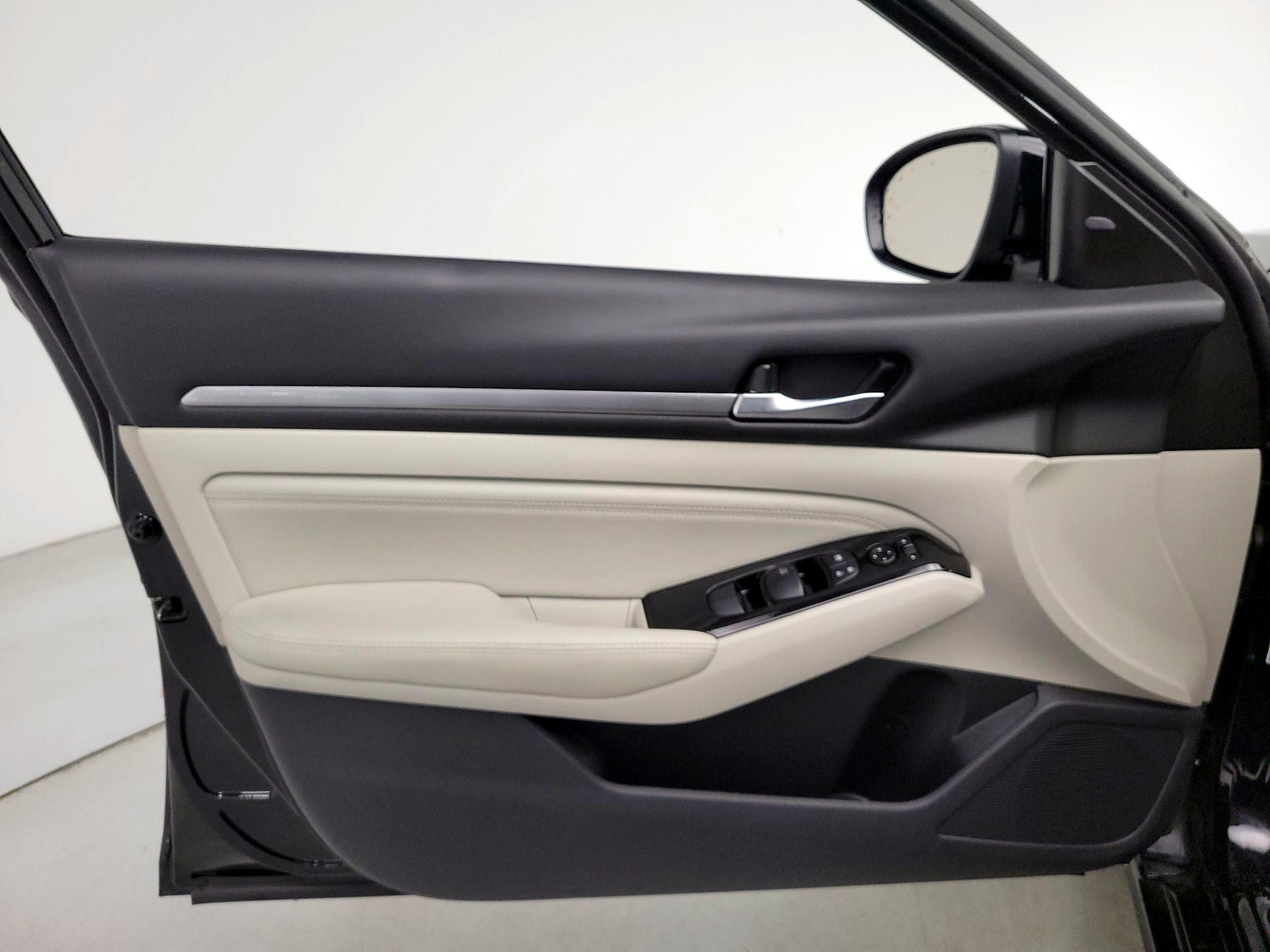 Thumbnail: 2023 Nissan Altima - 12