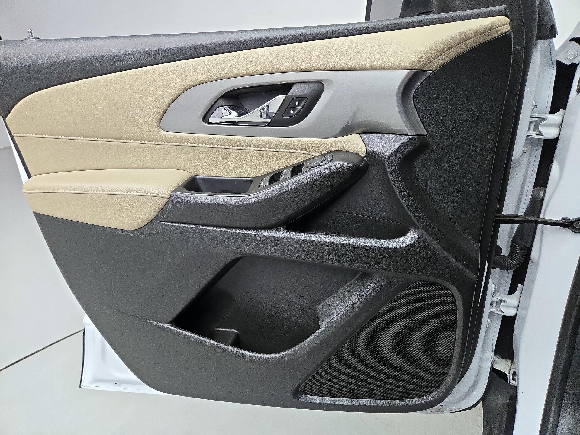 Thumbnail: 2023 Chevrolet Traverse - 12
