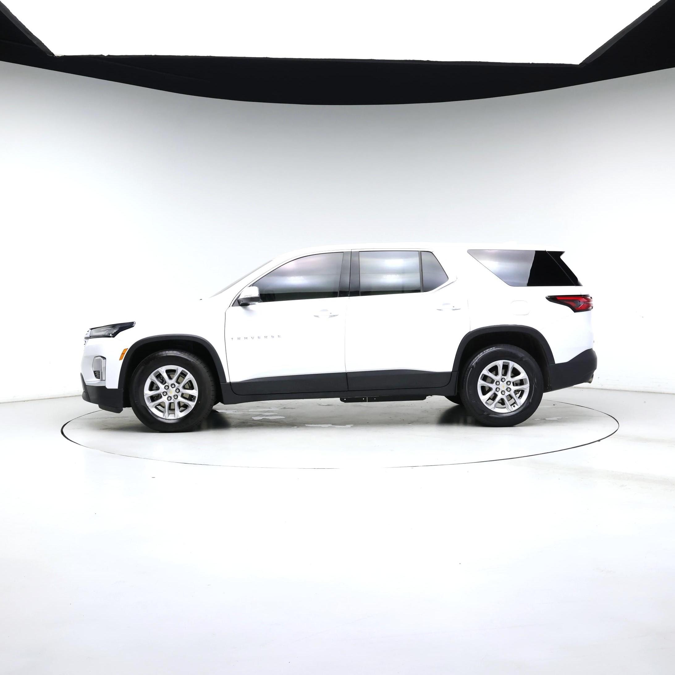 Thumbnail: 2023 Chevrolet Traverse - 3