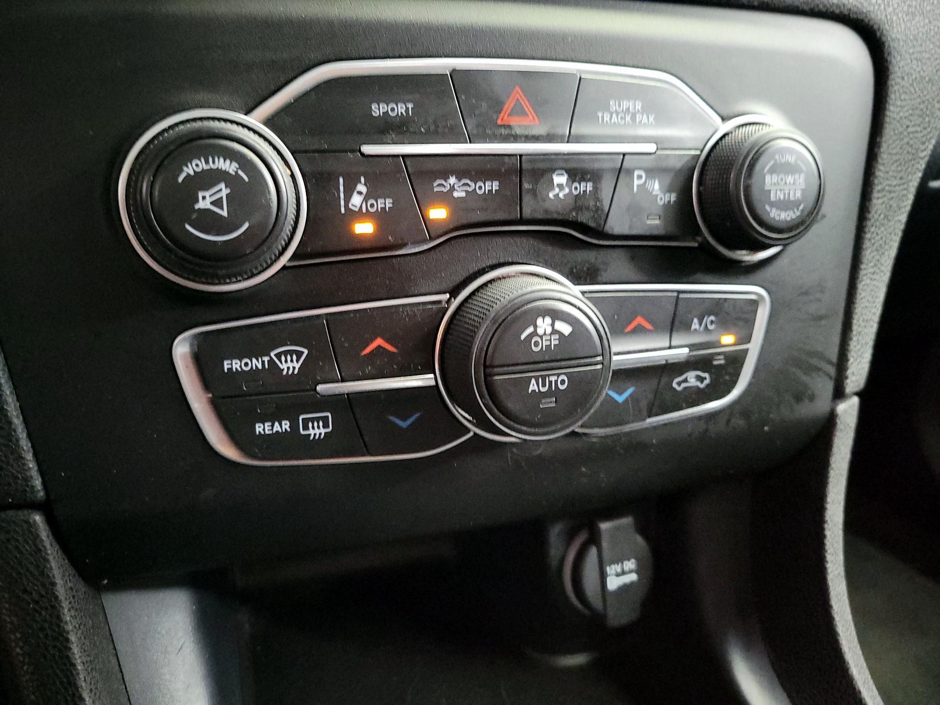 Thumbnail: 2016 Dodge Charger - 16