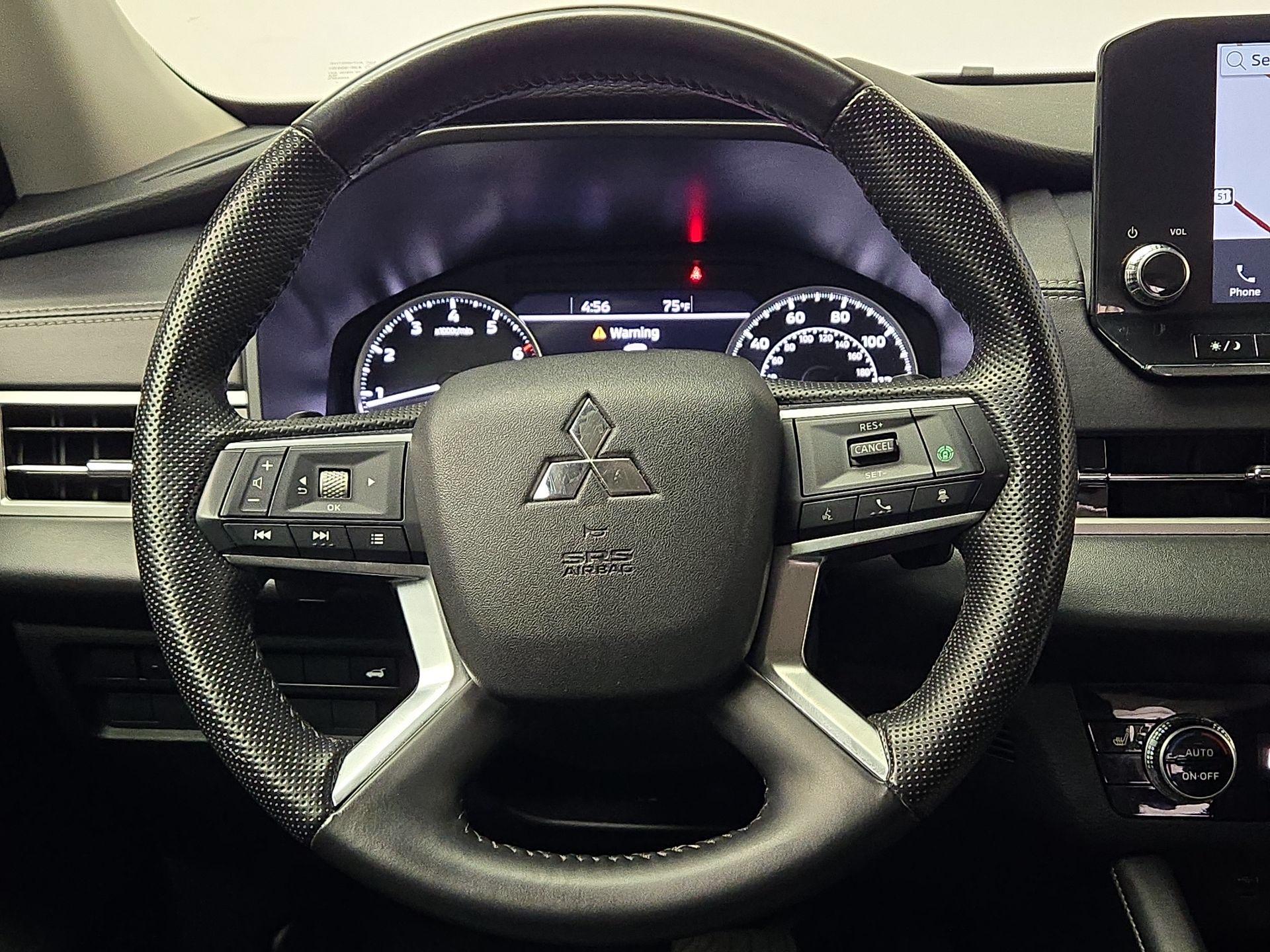 Thumbnail: 2024 Mitsubishi Outlander - 10