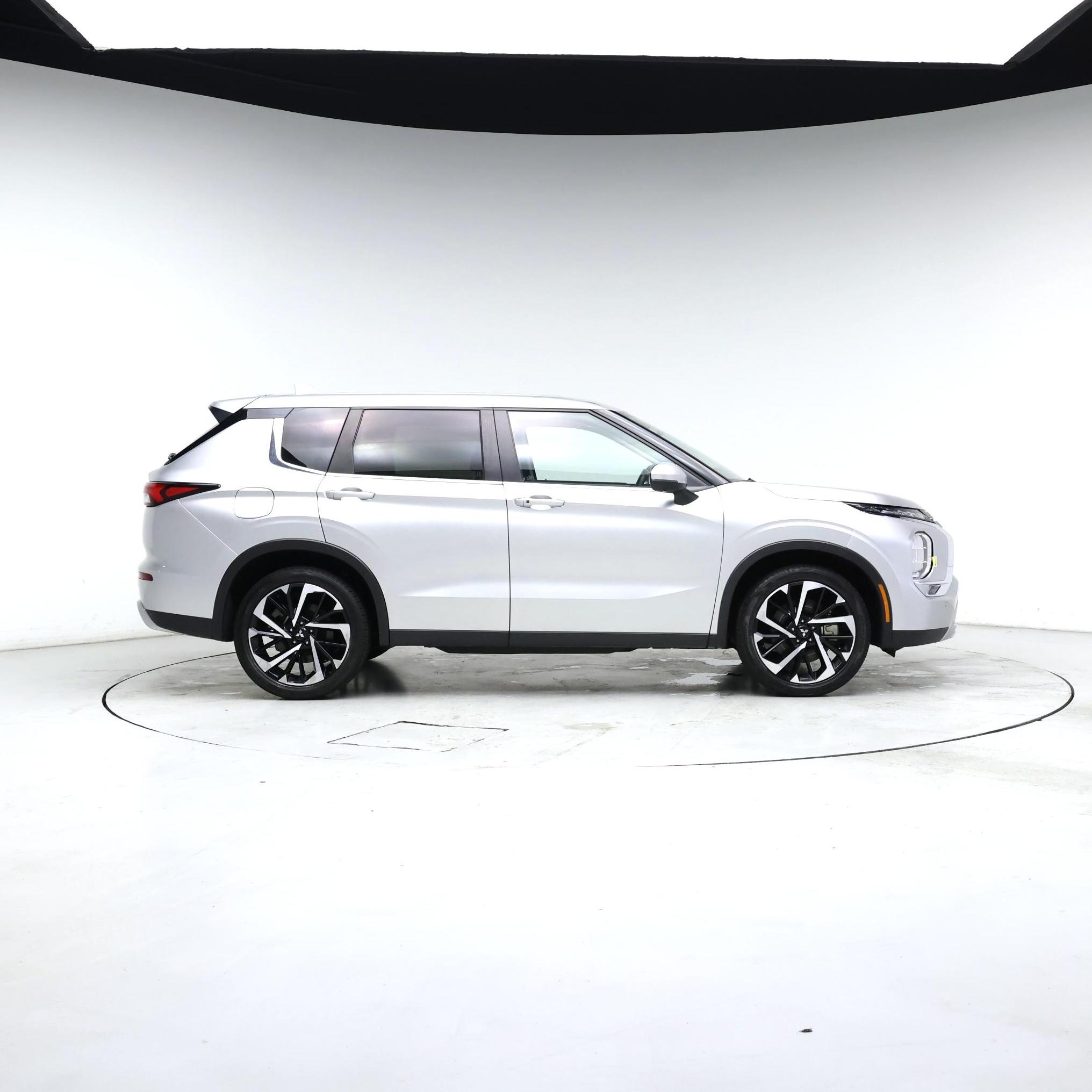 Thumbnail: 2024 Mitsubishi Outlander - 7