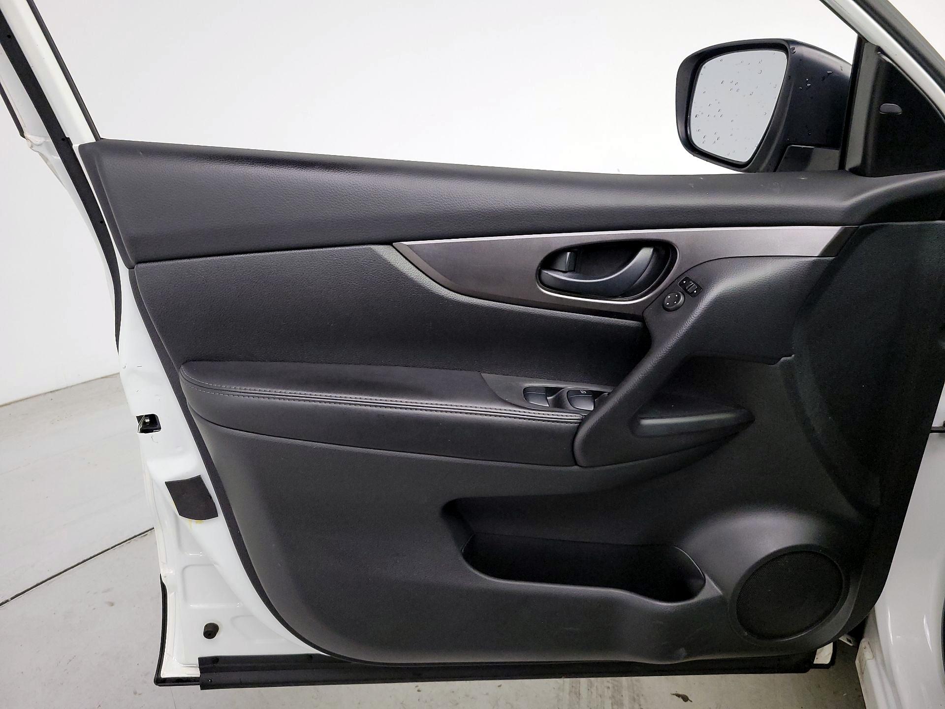 Thumbnail: 2019 Nissan Rogue Sport - 12