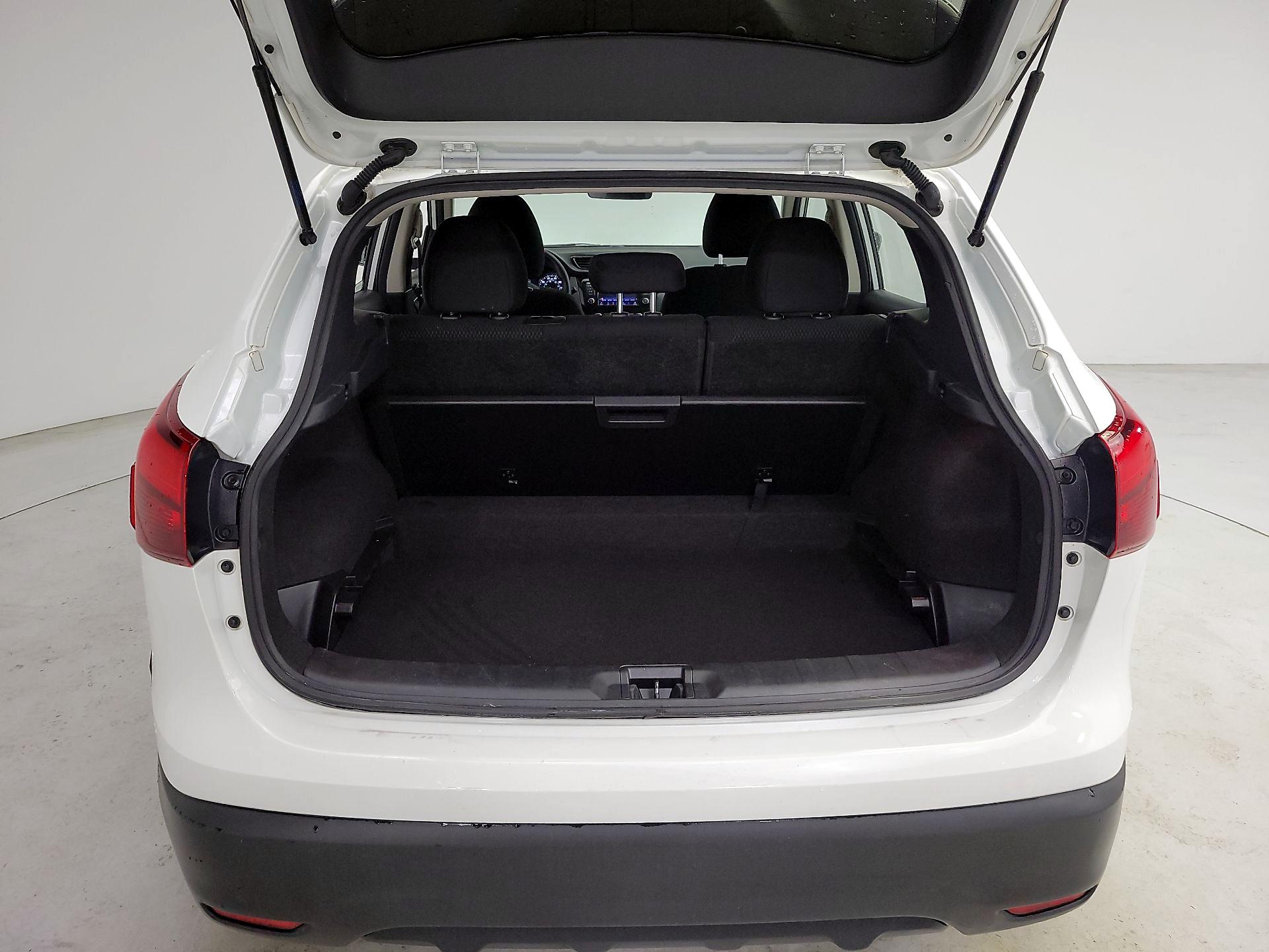 Thumbnail: 2019 Nissan Rogue Sport - 20