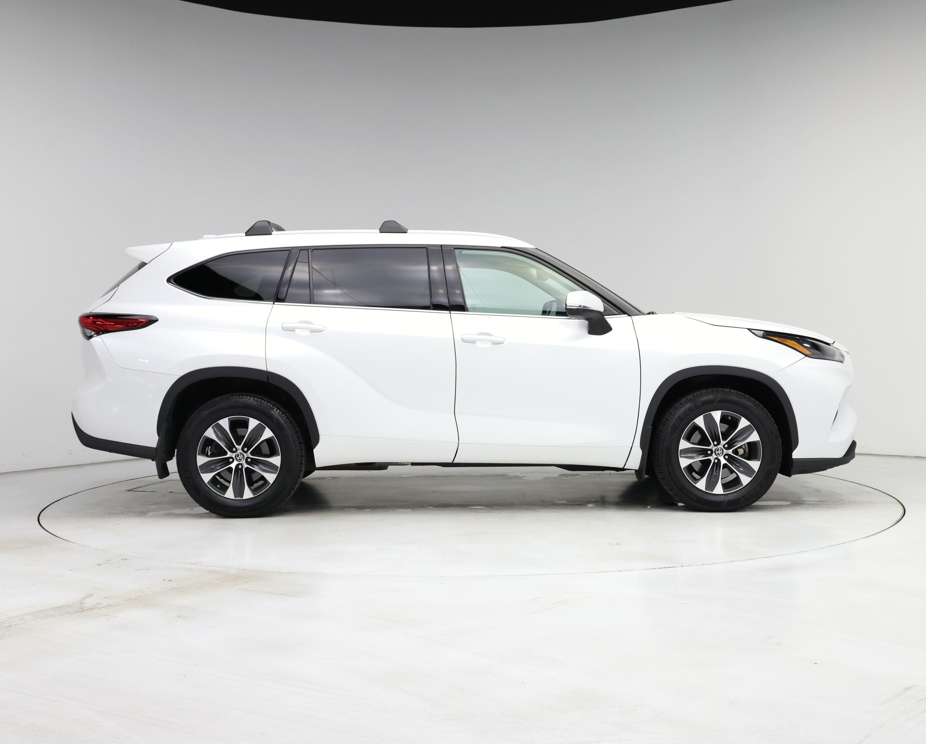 Thumbnail: 2022 Toyota Highlander - 7