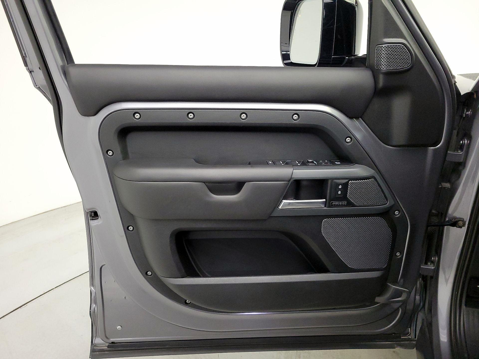 Thumbnail: 2022 Land Rover Defender - 12