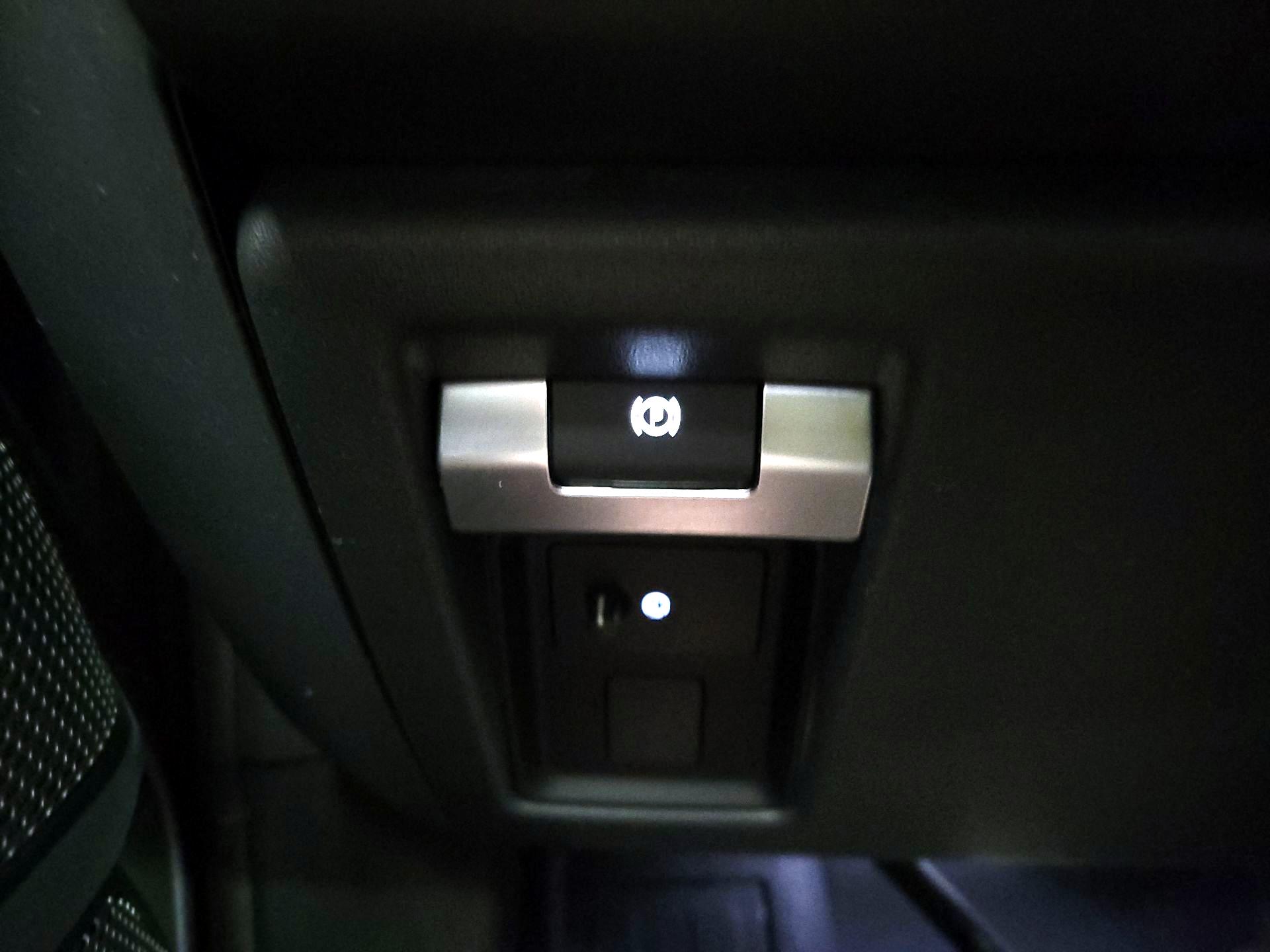 Thumbnail: 2022 Land Rover Defender - 13