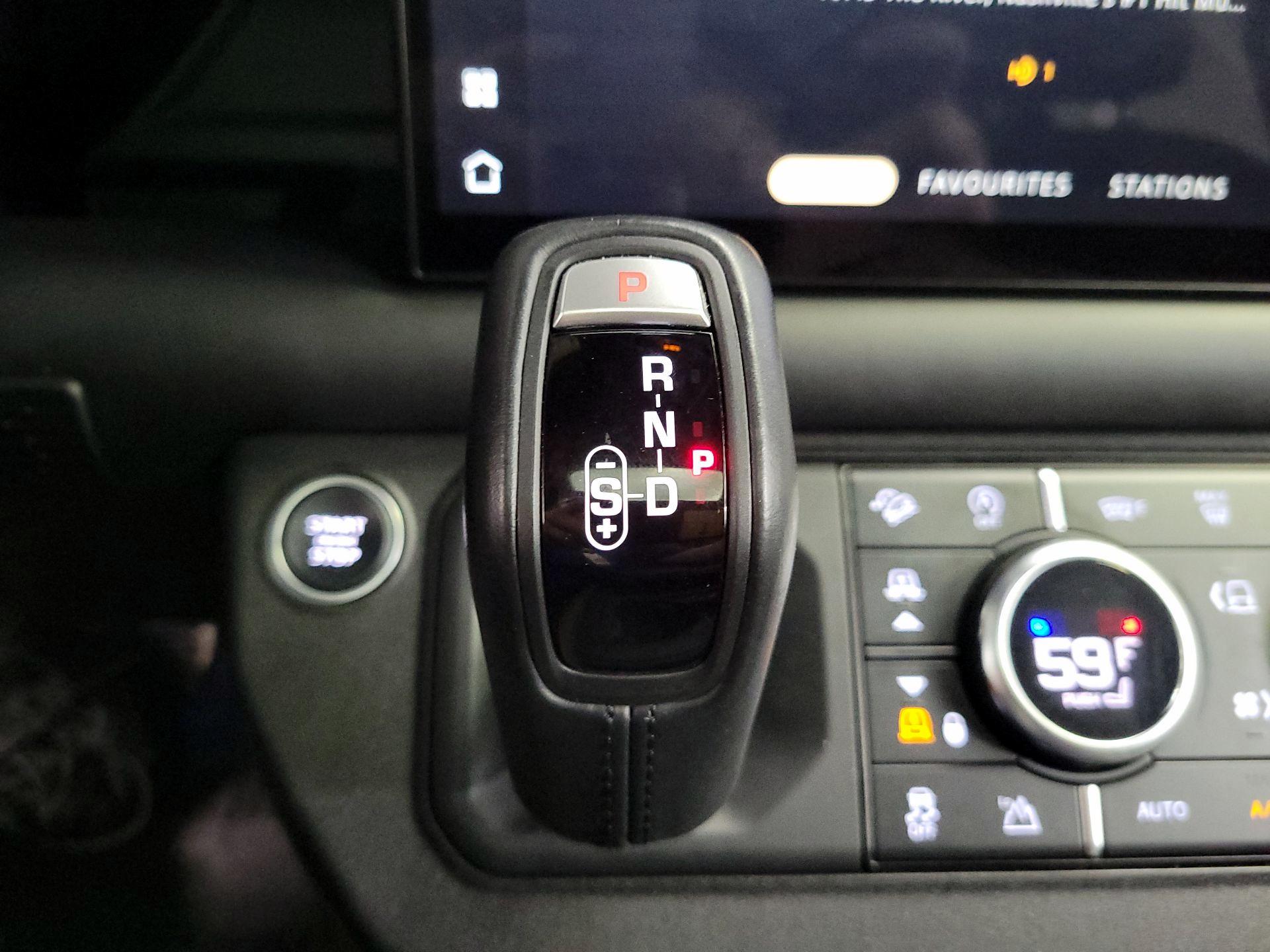 Thumbnail: 2022 Land Rover Defender - 18