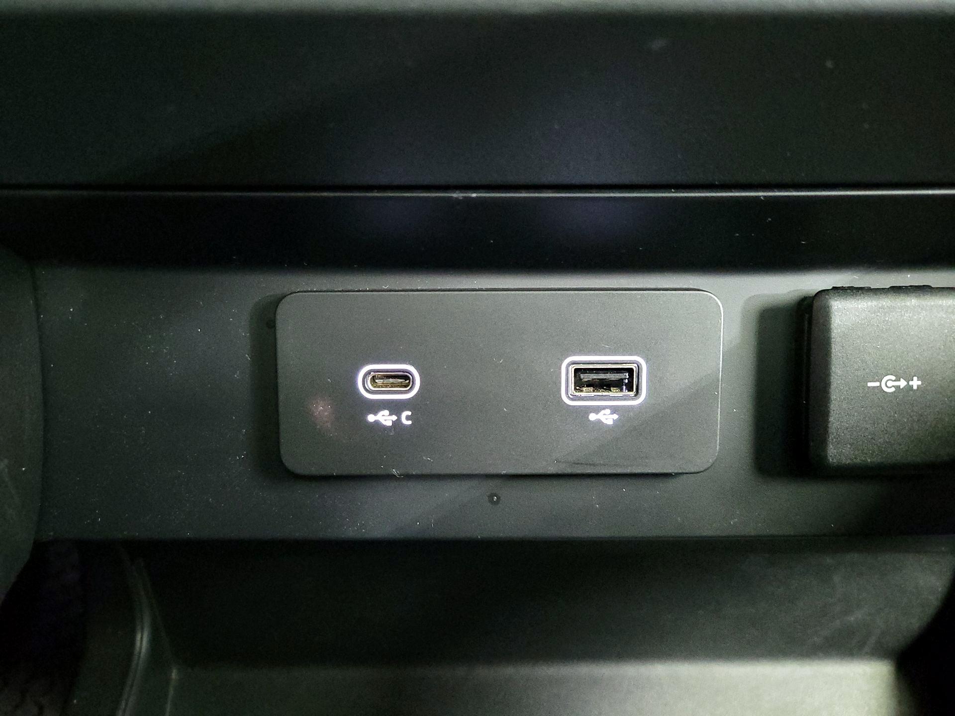 Thumbnail: 2022 Land Rover Defender - 19