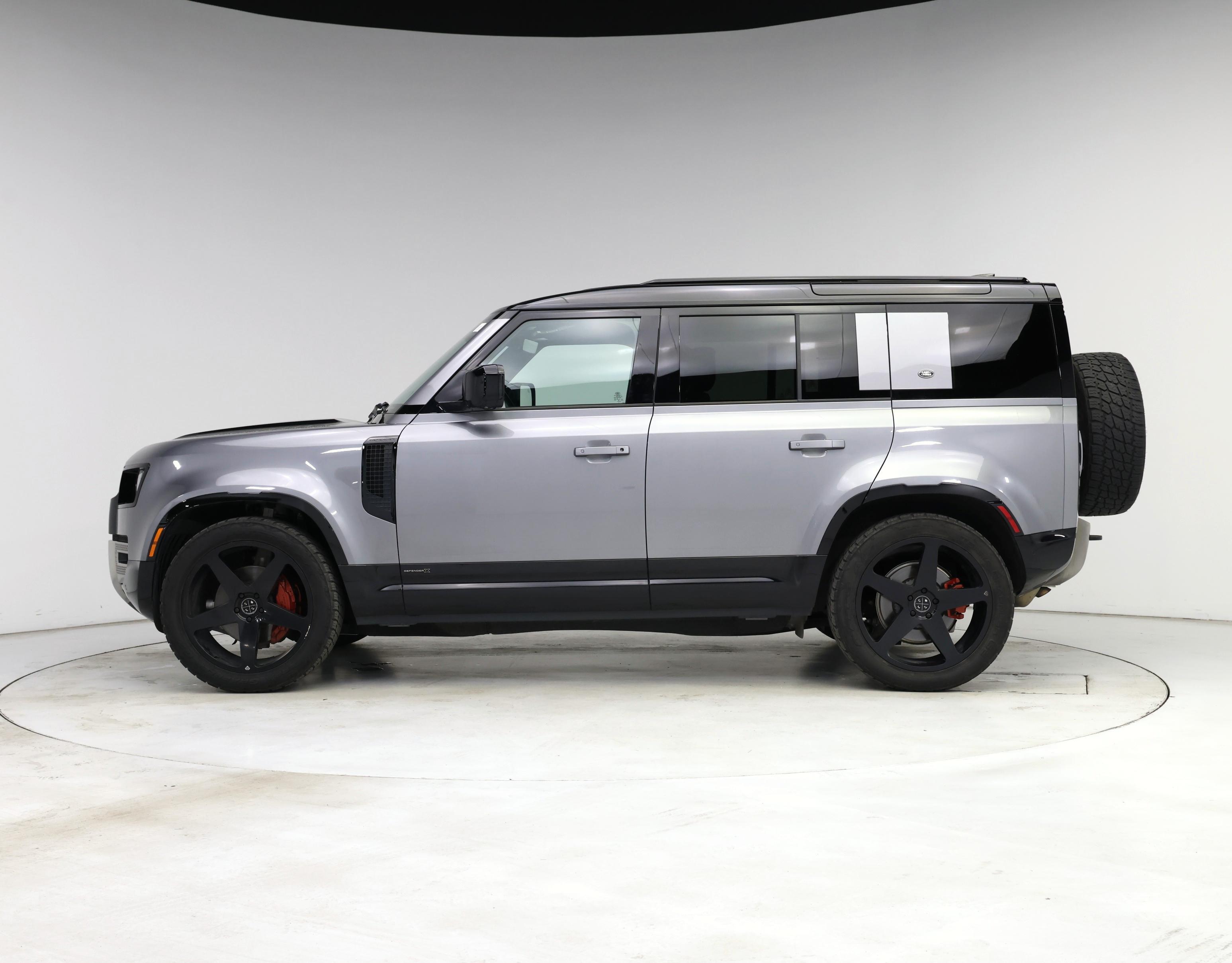 Thumbnail: 2022 Land Rover Defender - 3