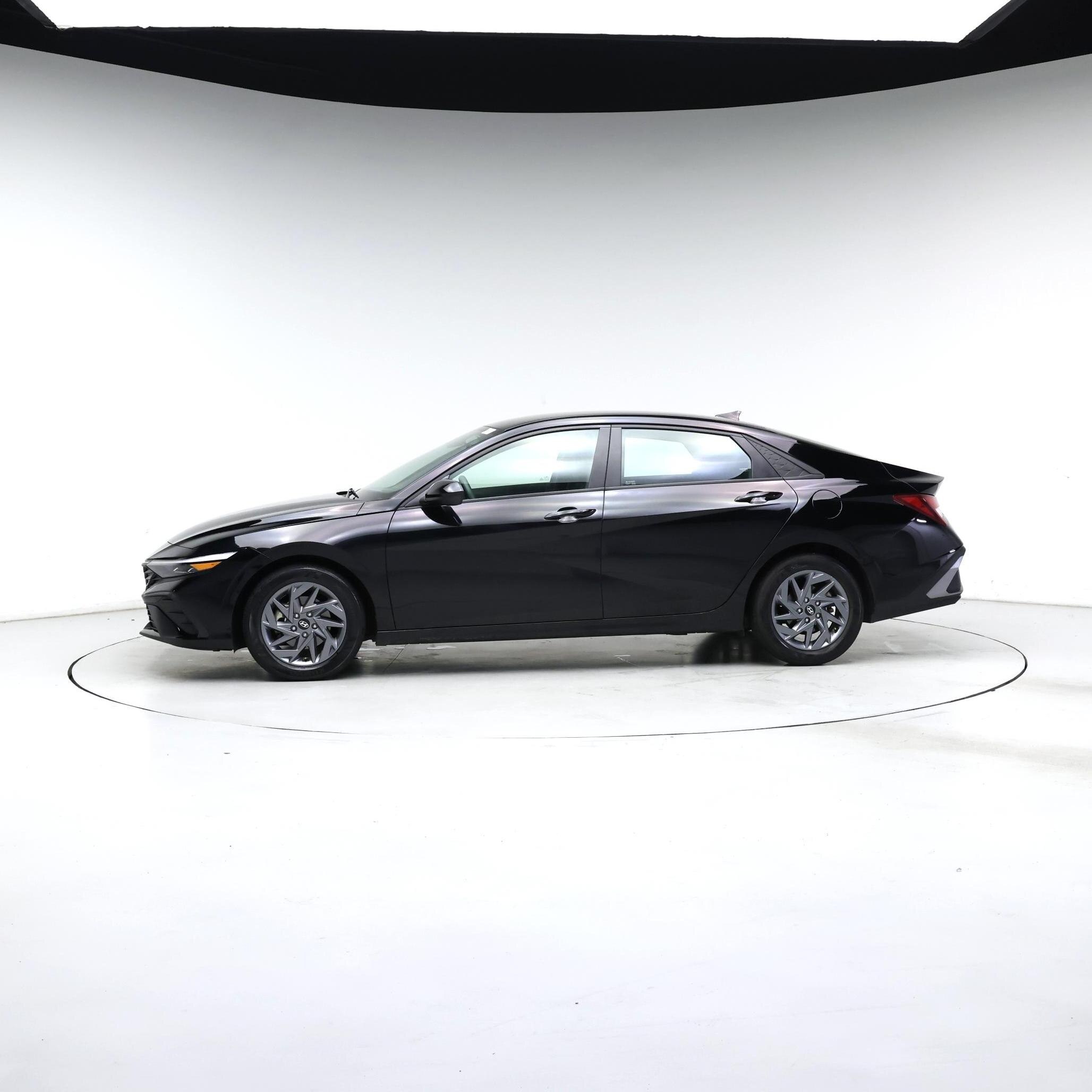 Thumbnail: 2024 Hyundai Elantra - 3