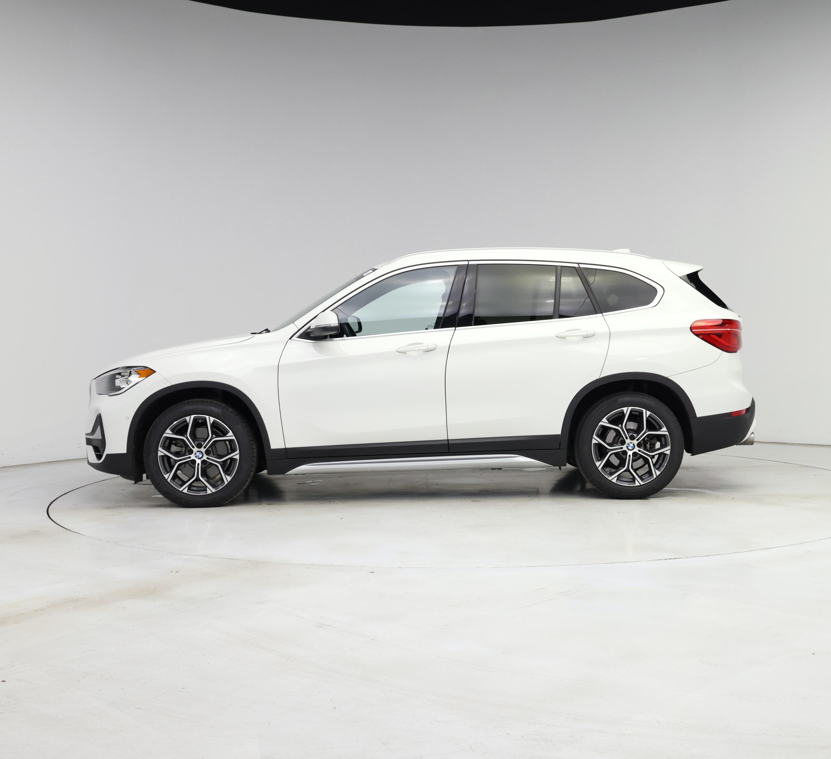 Thumbnail: 2021 BMW X1 - 3