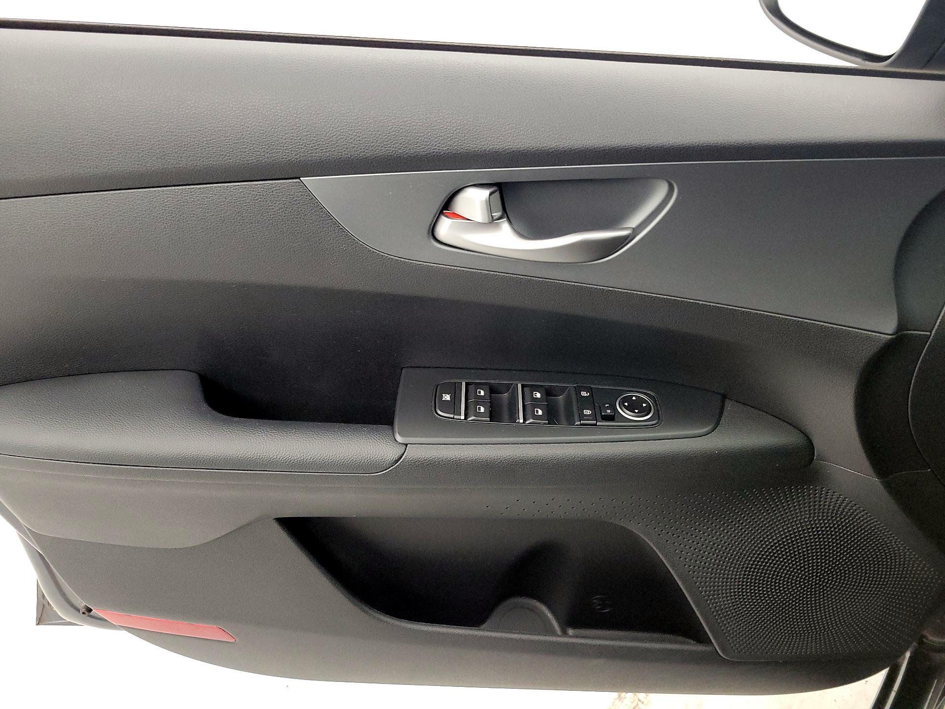 Thumbnail: 2021 Kia Forte - 12