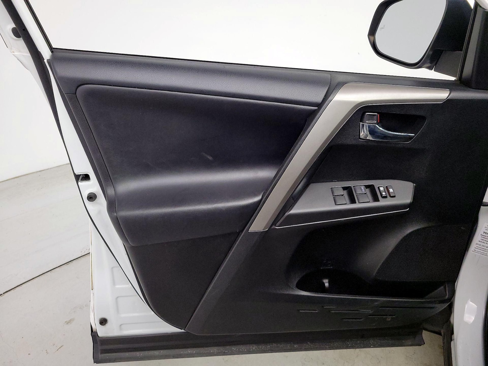 2017 Toyota RAV4 XLE - Photo 13