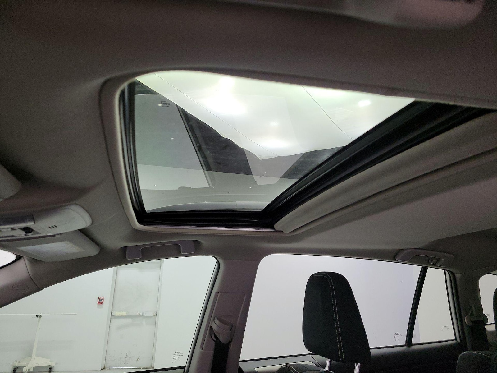 2017 Toyota RAV4 XLE - Photo 20