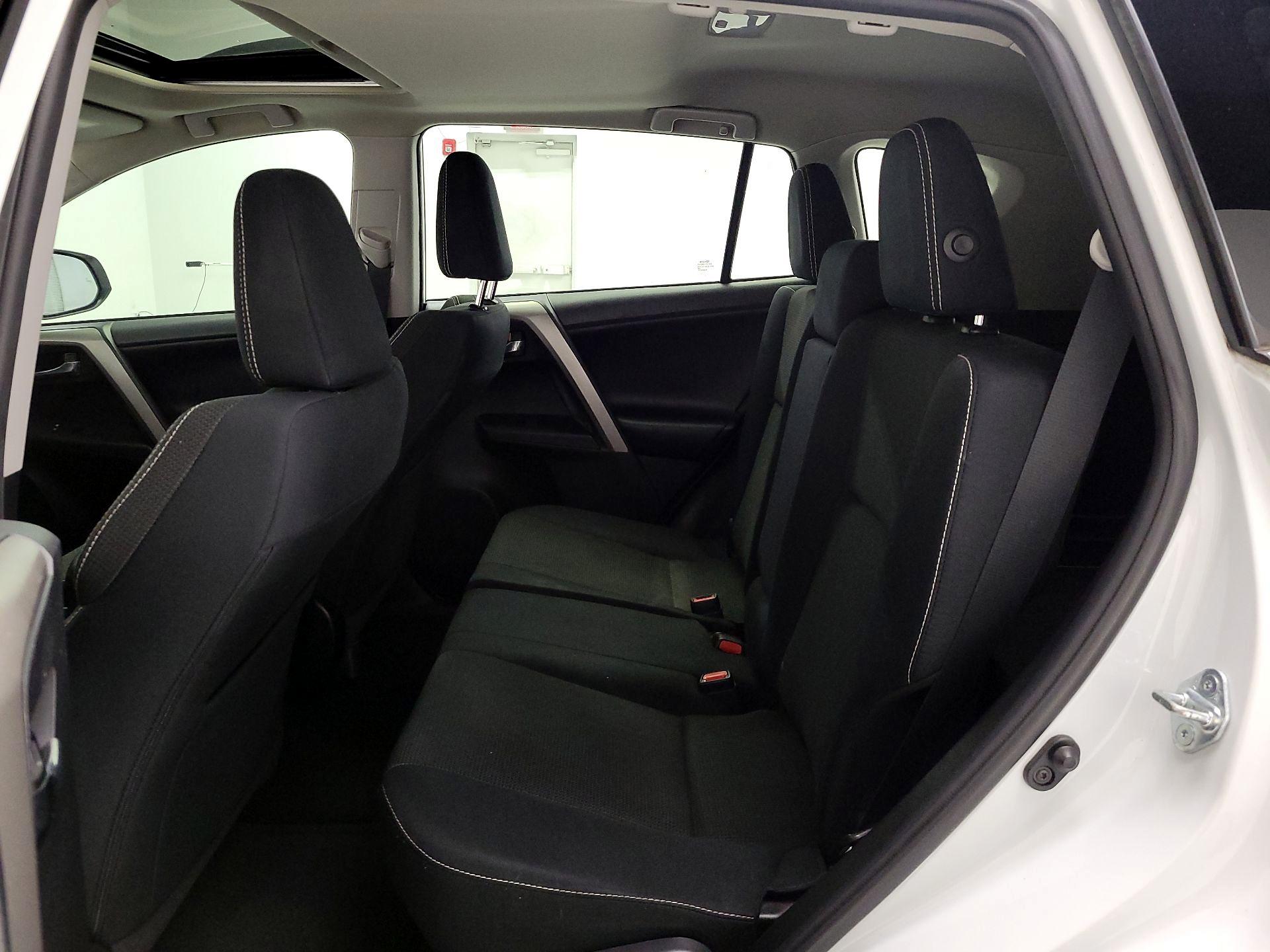 Thumbnail: 2017 Toyota RAV4 - 20