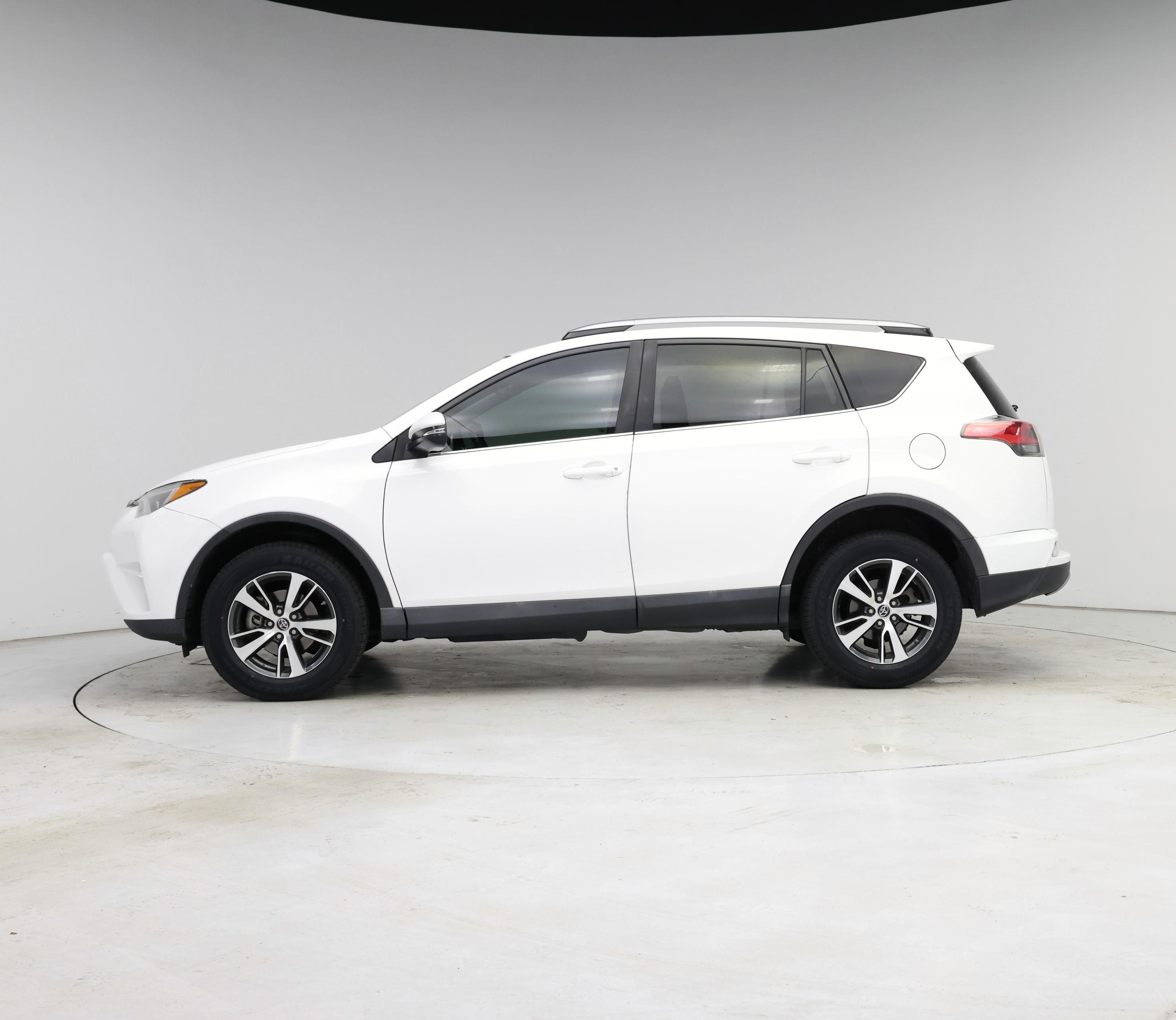 Thumbnail: 2017 Toyota RAV4 - 3