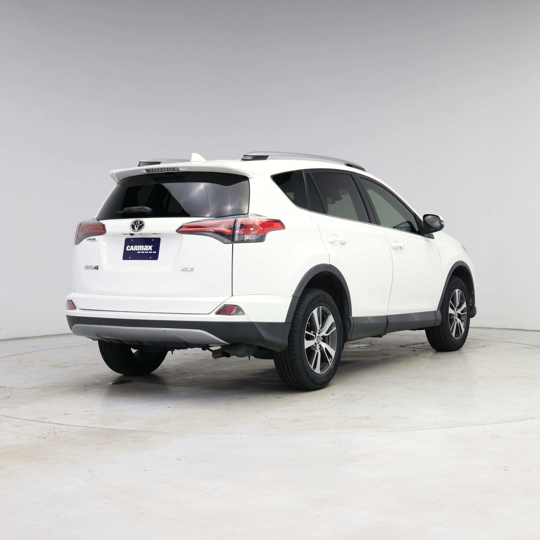 Thumbnail: 2017 Toyota RAV4 - 8