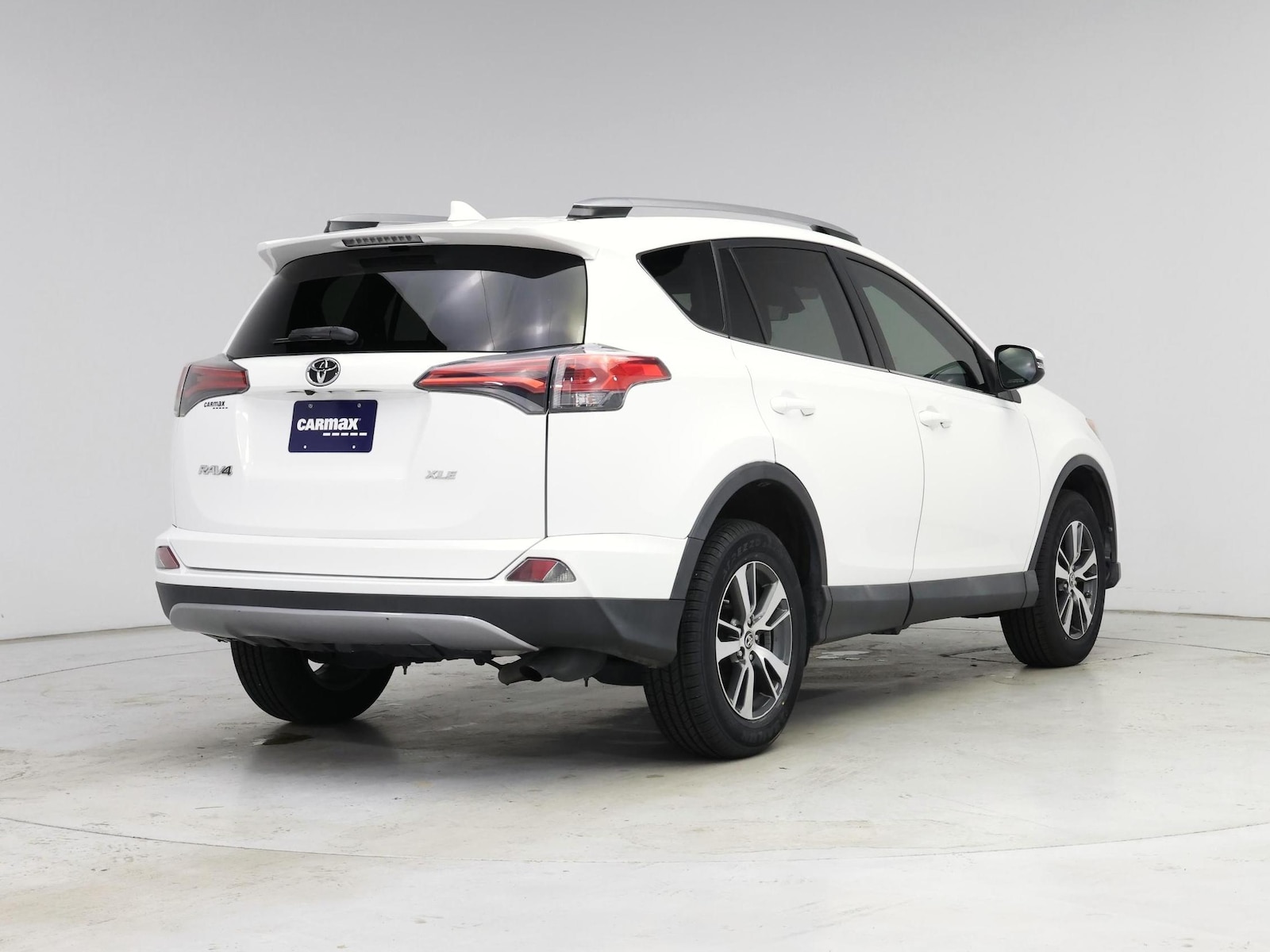 2017 Toyota RAV4 XLE - Photo 9
