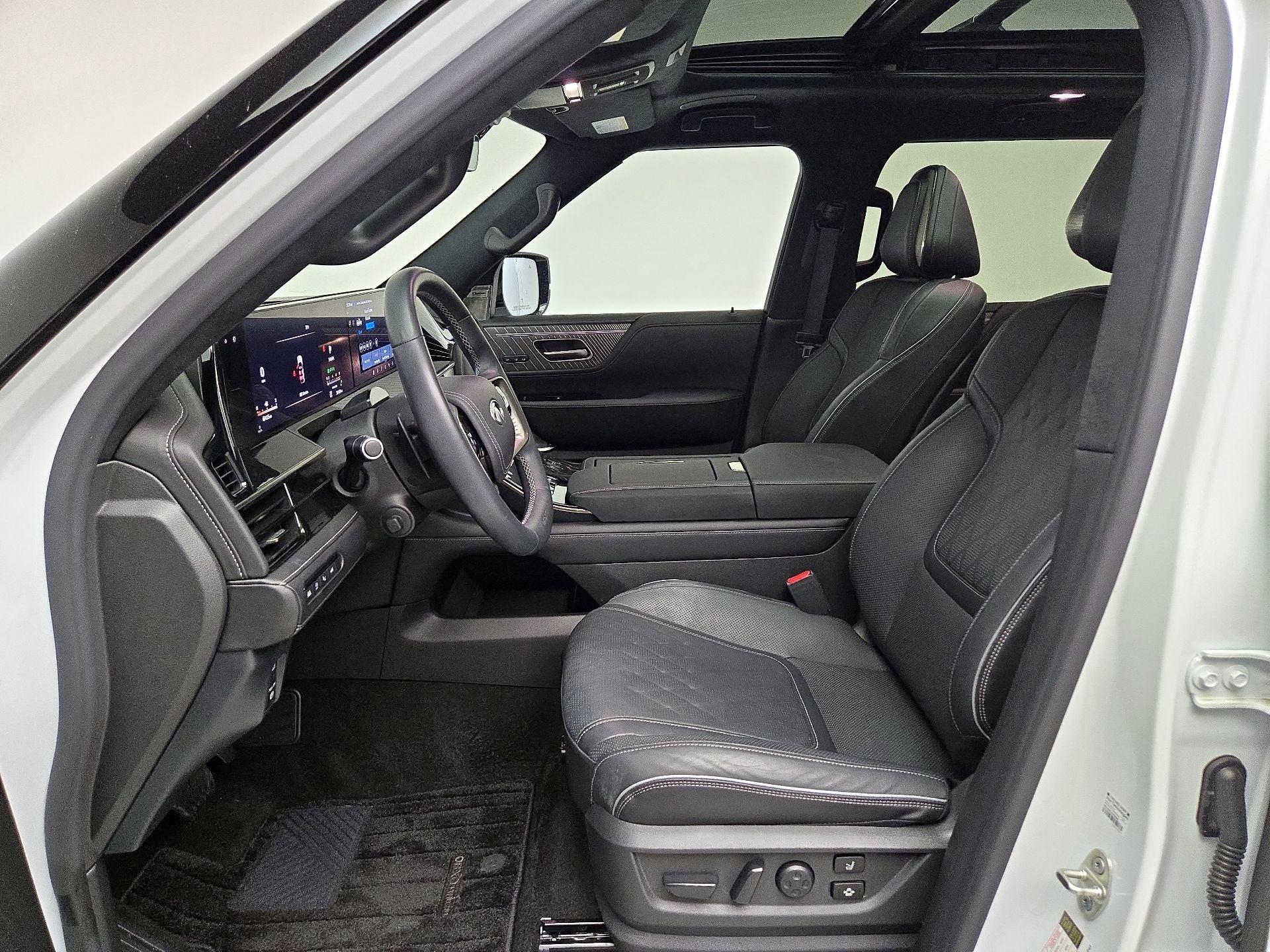 Thumbnail: 2025 INFINITI QX80 - 11