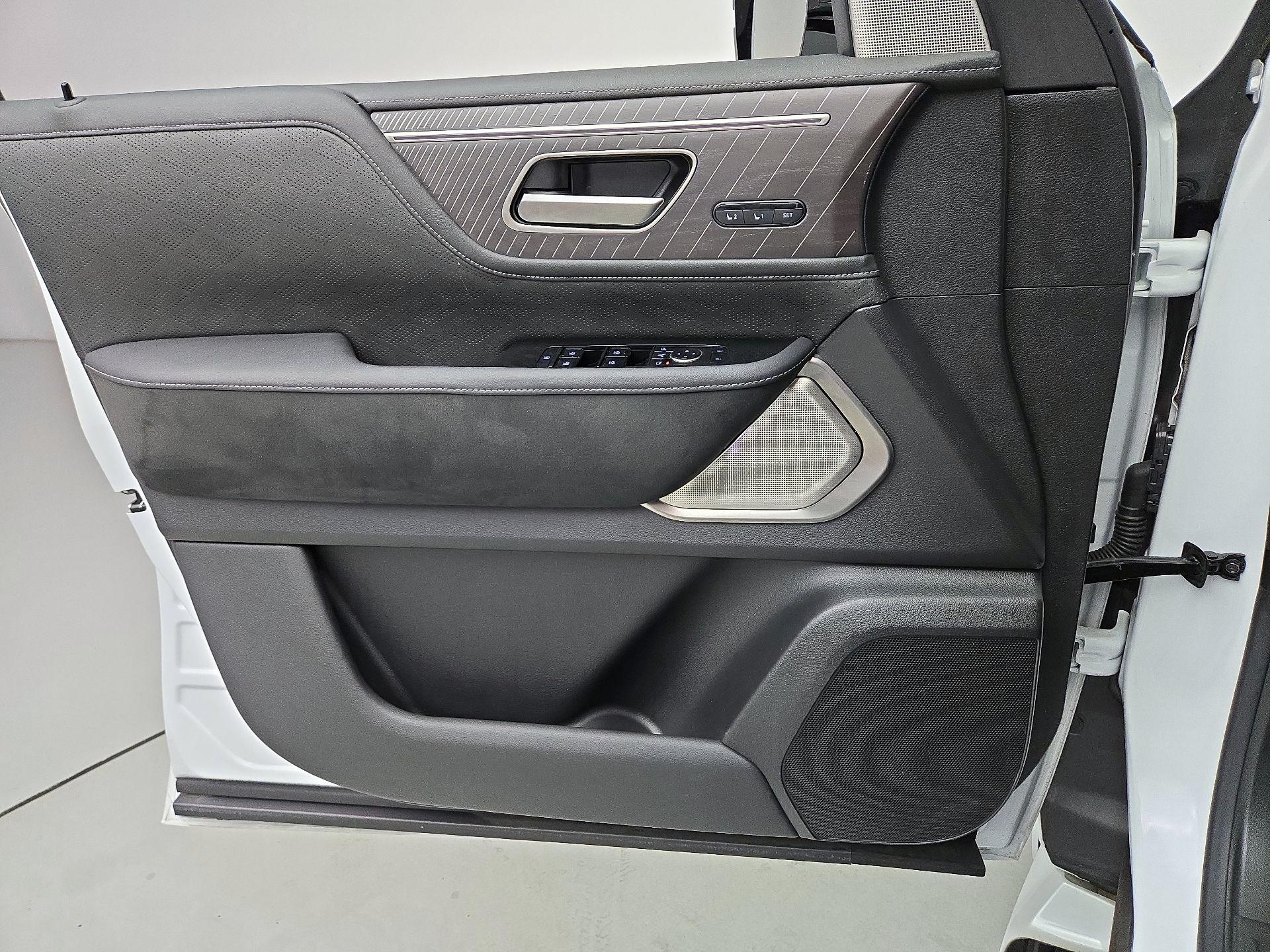 Thumbnail: 2025 INFINITI QX80 - 12