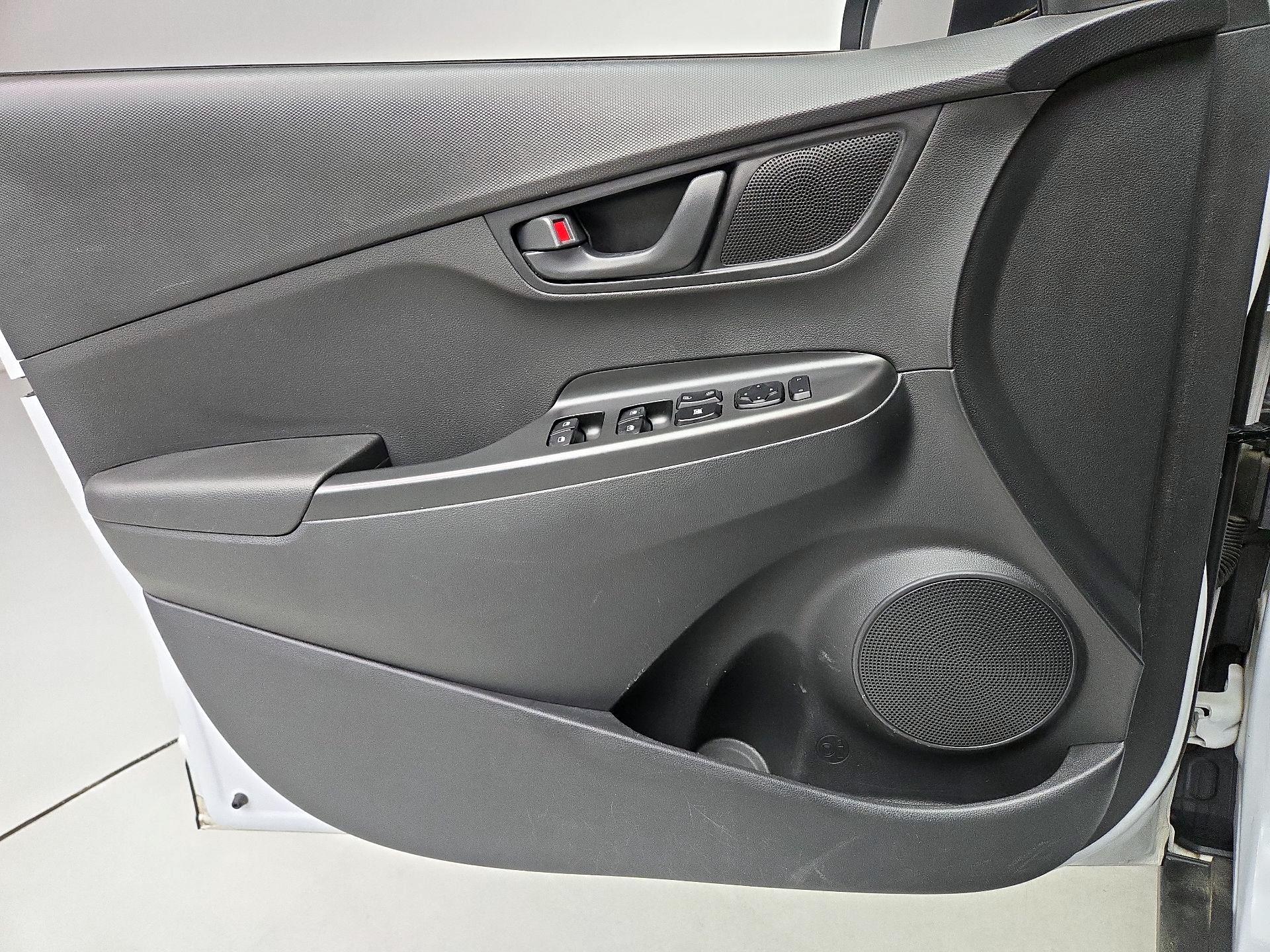 Thumbnail: 2021 Hyundai Kona - 12